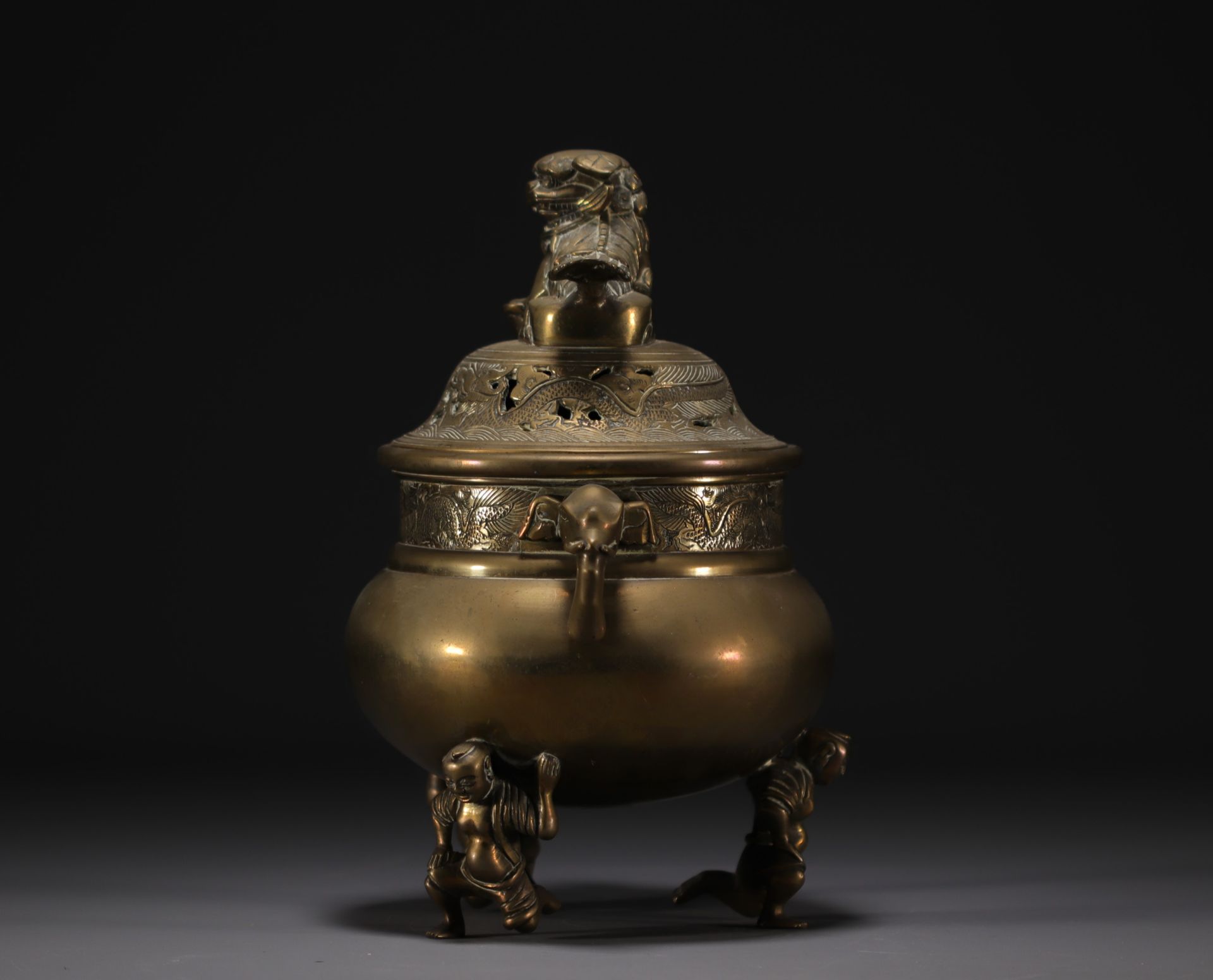 China - Bronze perfume burner, lid surmounted by a Fo Dog. - Bild 2 aus 5