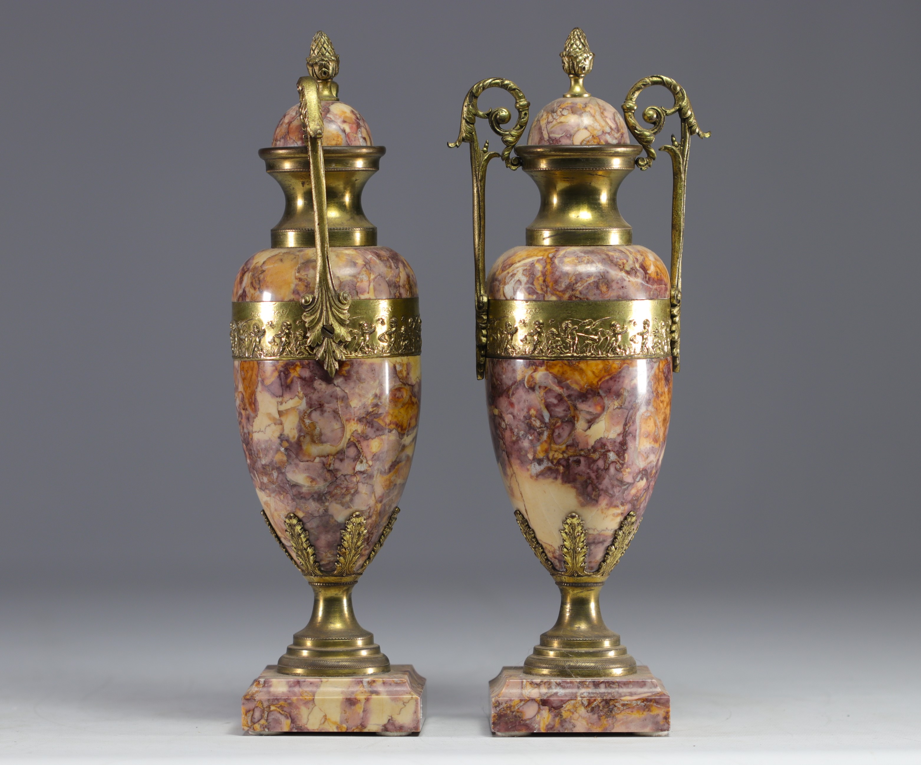 Pair of marble and gilt bronze "Frise aux Putti" cassolettes, 19th century. - Image 3 of 3