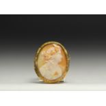 18k gold "Portrait of a young antique woman" cameo brooch, 19th-20th century.
