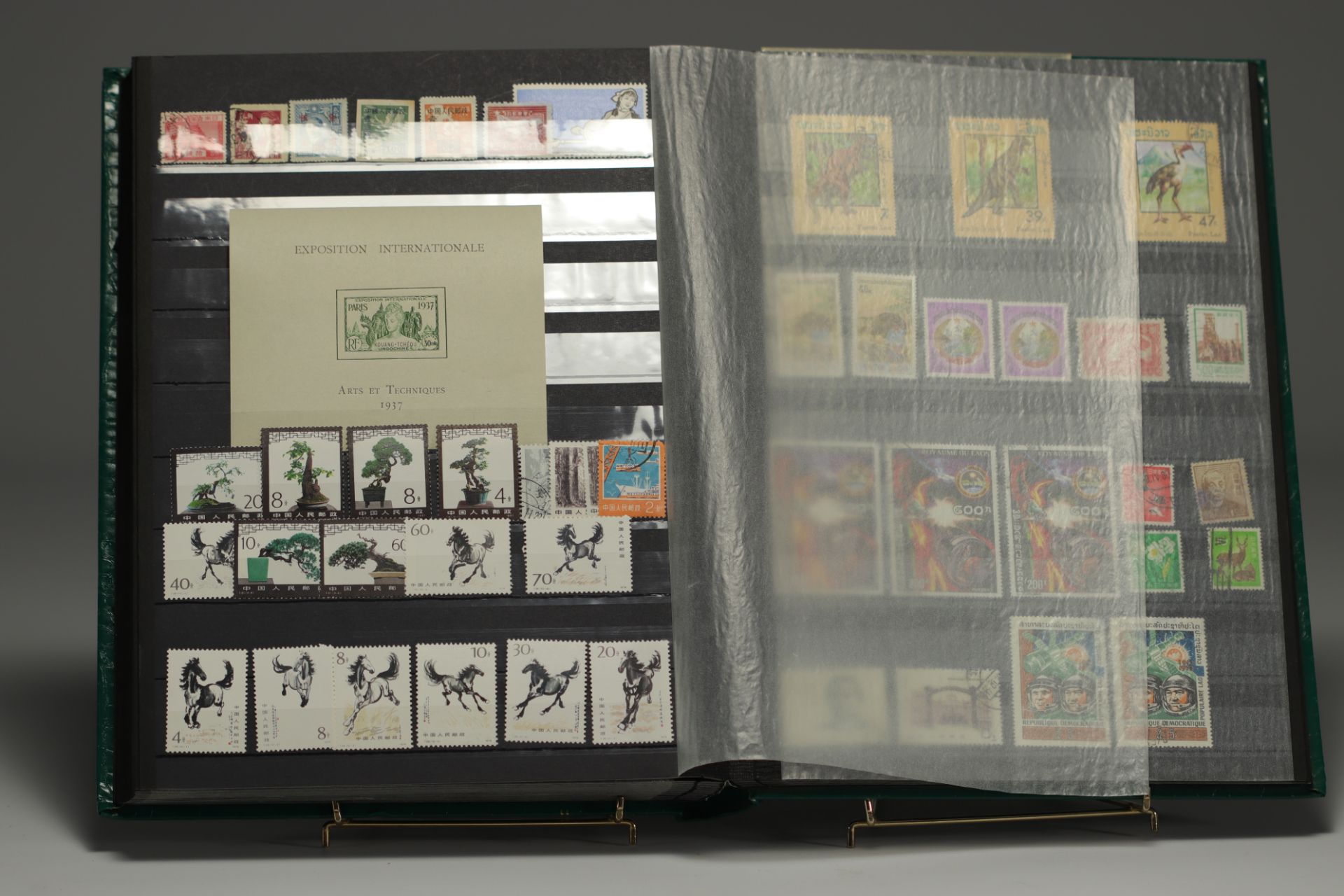 Set of 21 albums of world stamps, China, Japan, Middle East, Europe, etc. (Batch 1) - Image 13 of 14