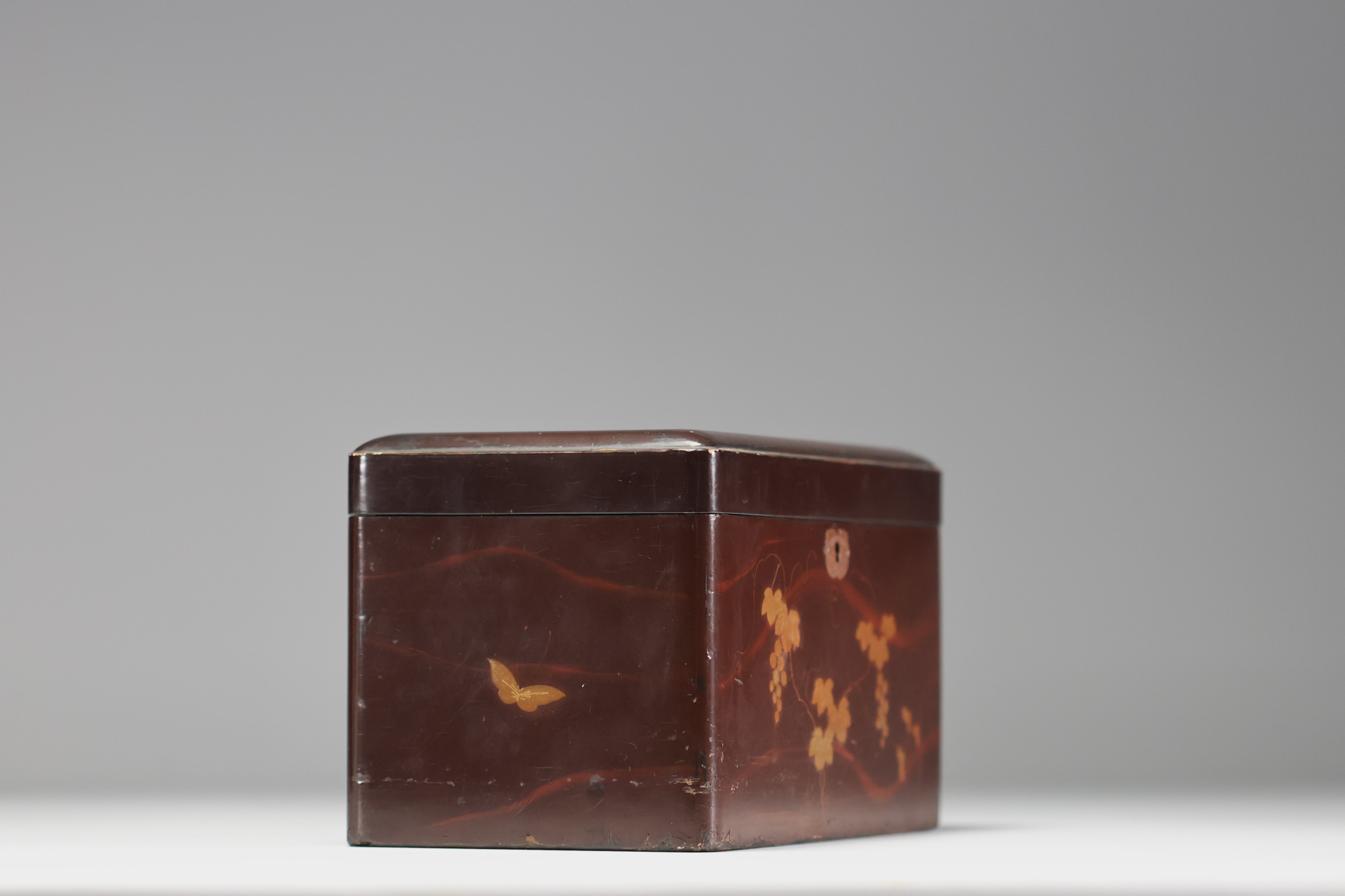 Japan - Lacquer tea chest decorated with birds and insects, circa 1900. - Image 3 of 4