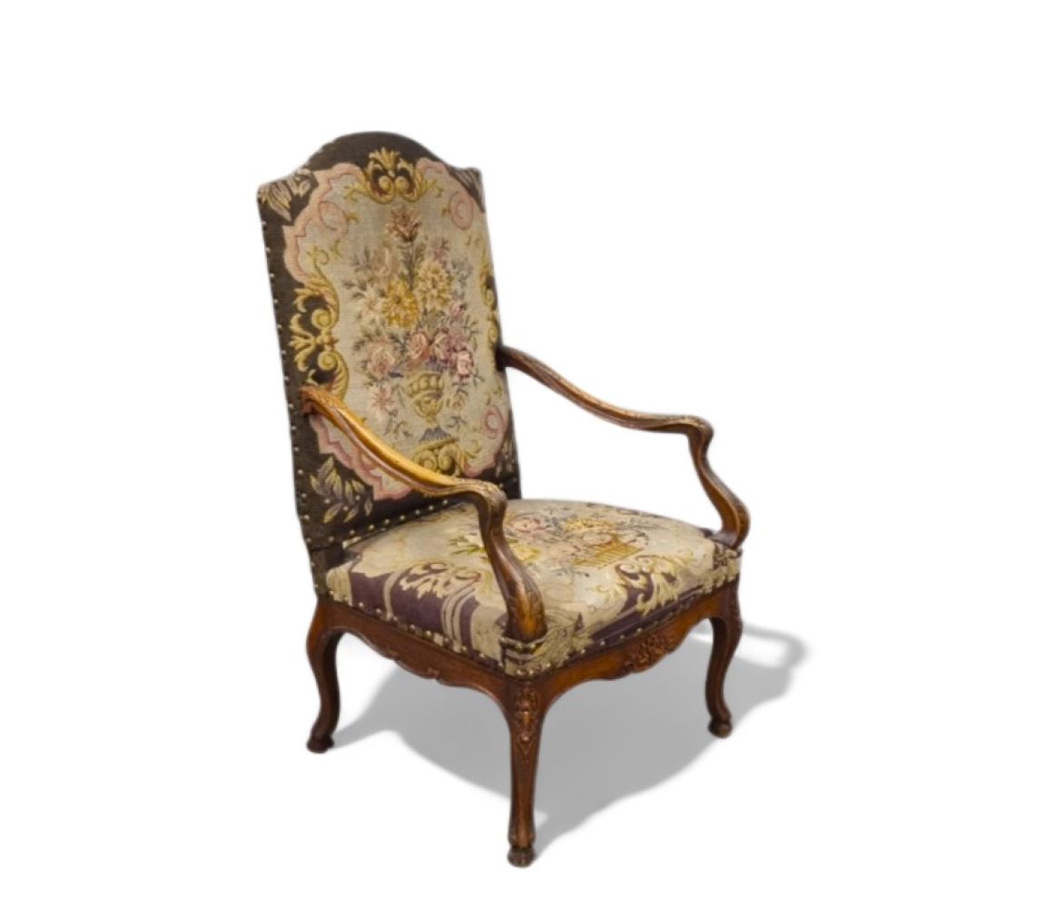 Carved wooden armchair and a seat with floral motifs from the 18th century - Image 2 of 4