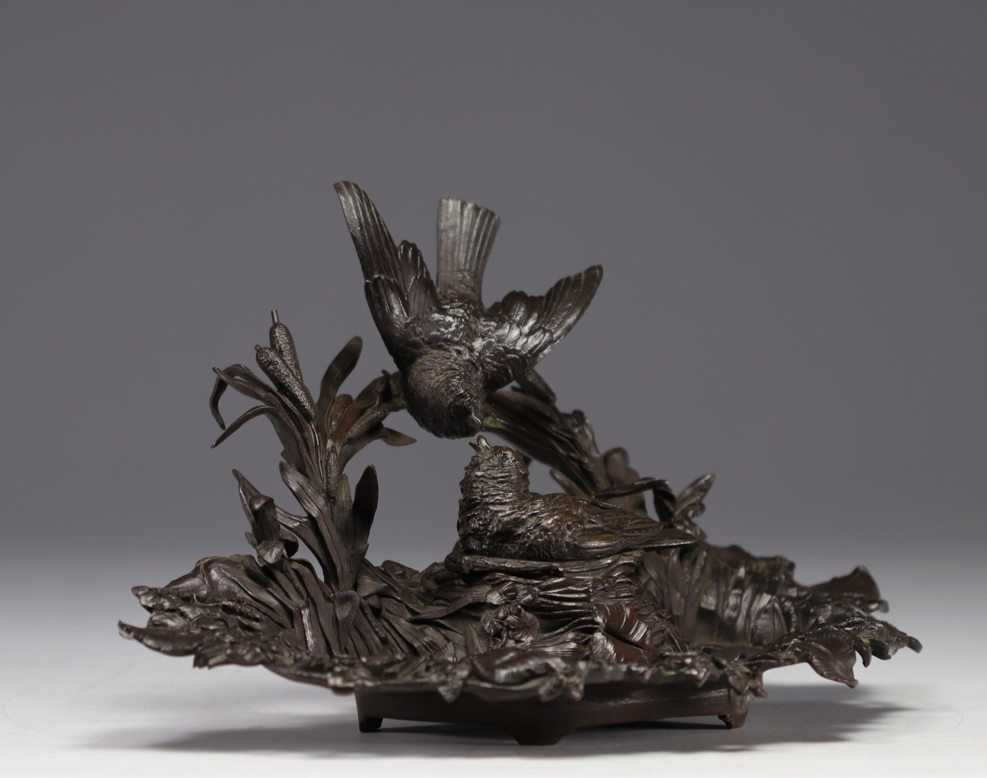 Bronze inkwell decorated with birds on a nest, 19th century. - Bild 2 aus 3