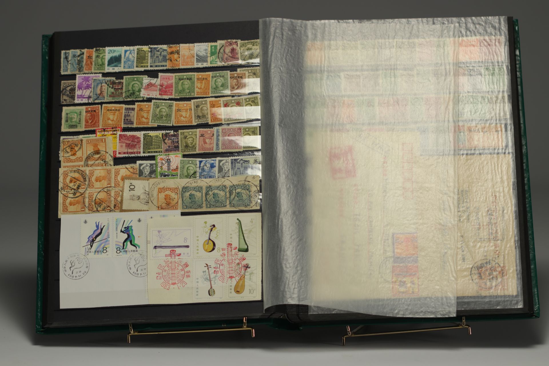 Set of 21 albums of world stamps, China, Japan, Middle East, Europe, etc. (Batch 1) - Image 11 of 14