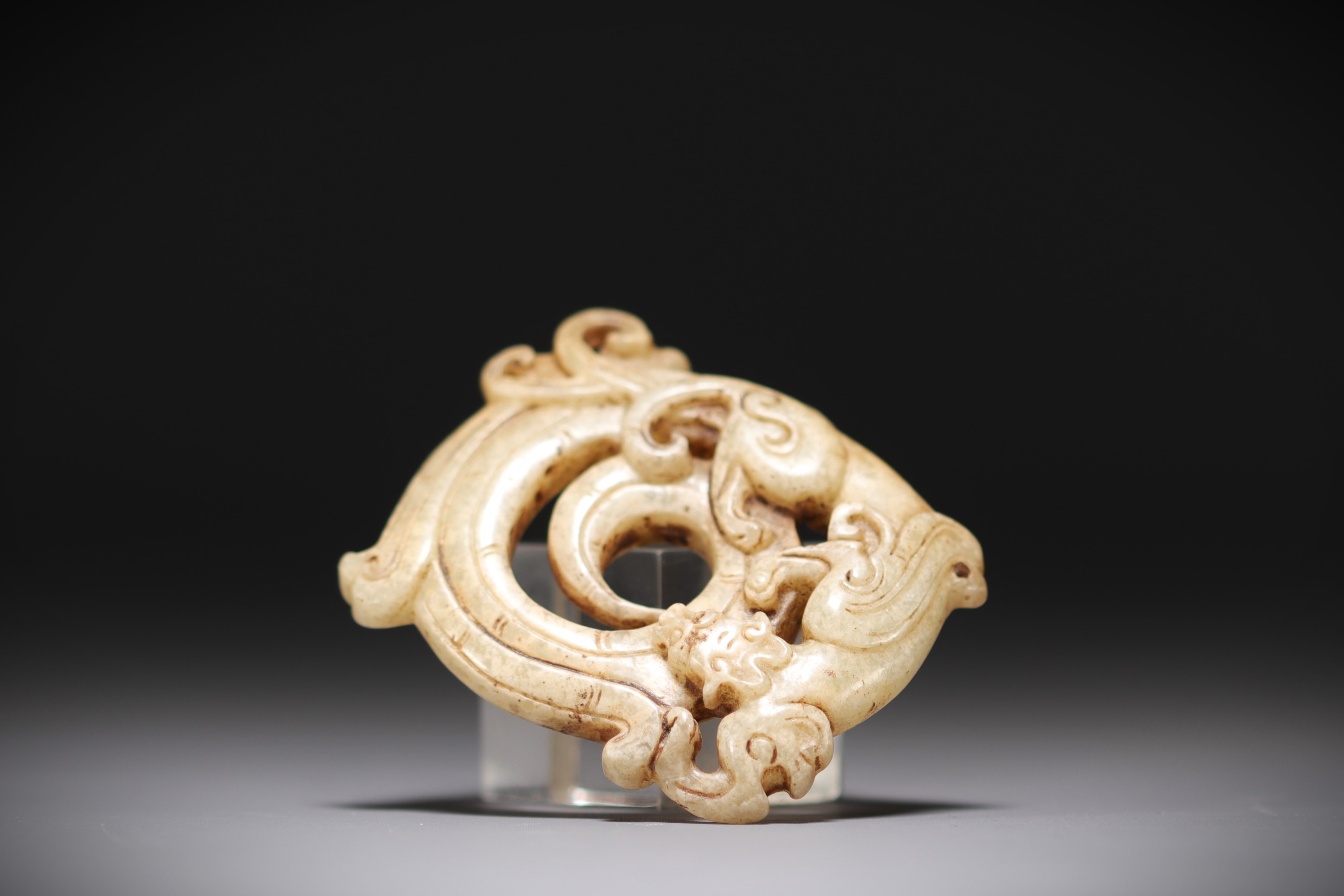 China - White jade pendant representing a phoenix. - Image 3 of 3