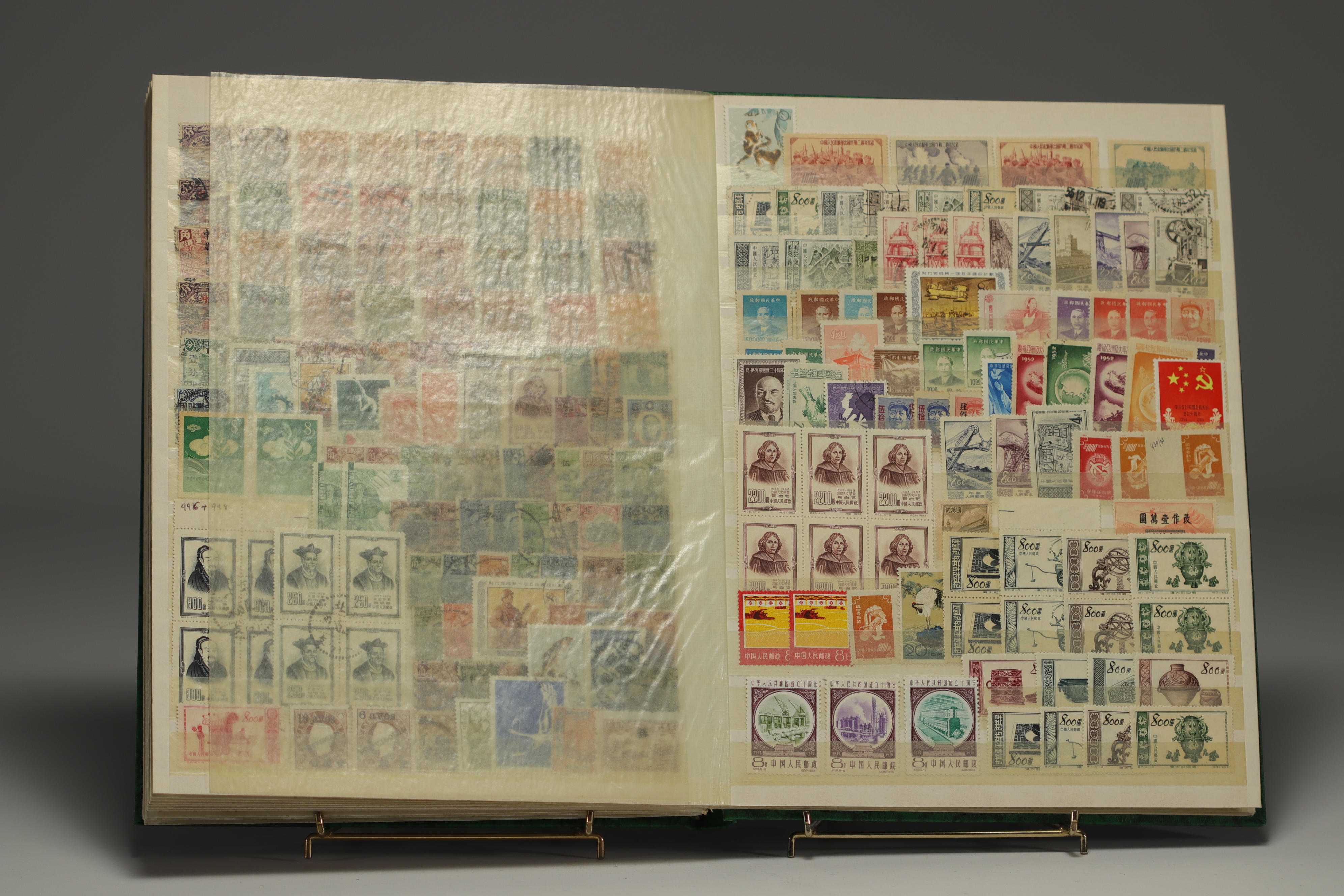 Set of 26 albums of world stamps, China, Japan, Middle East, Europe, etc. (Lot 3) - Image 16 of 17