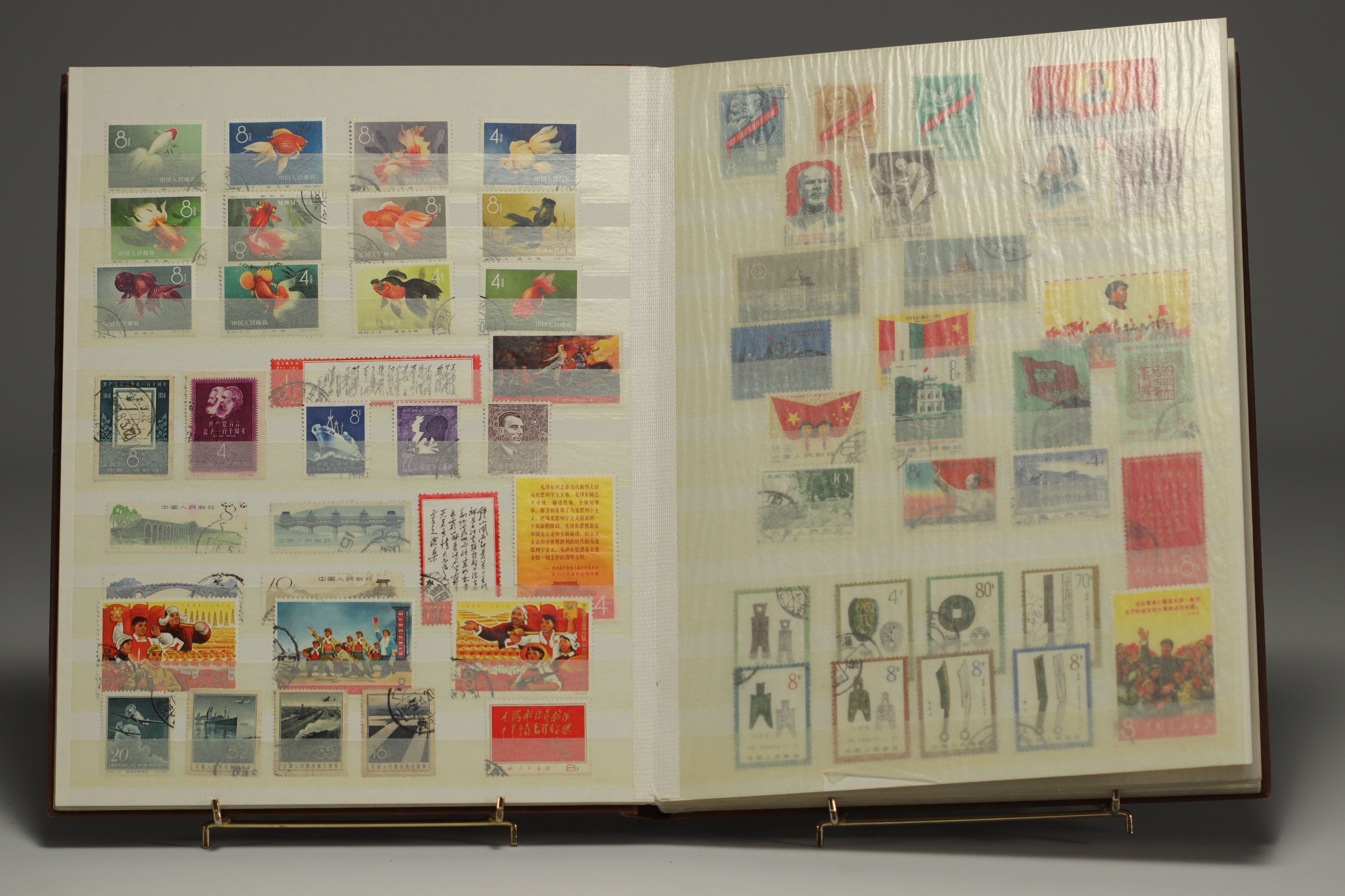 Set of 30 albums of world stamps, China, Japan, Middle East, Europe, etc. (Lot 2) - Image 22 of 22