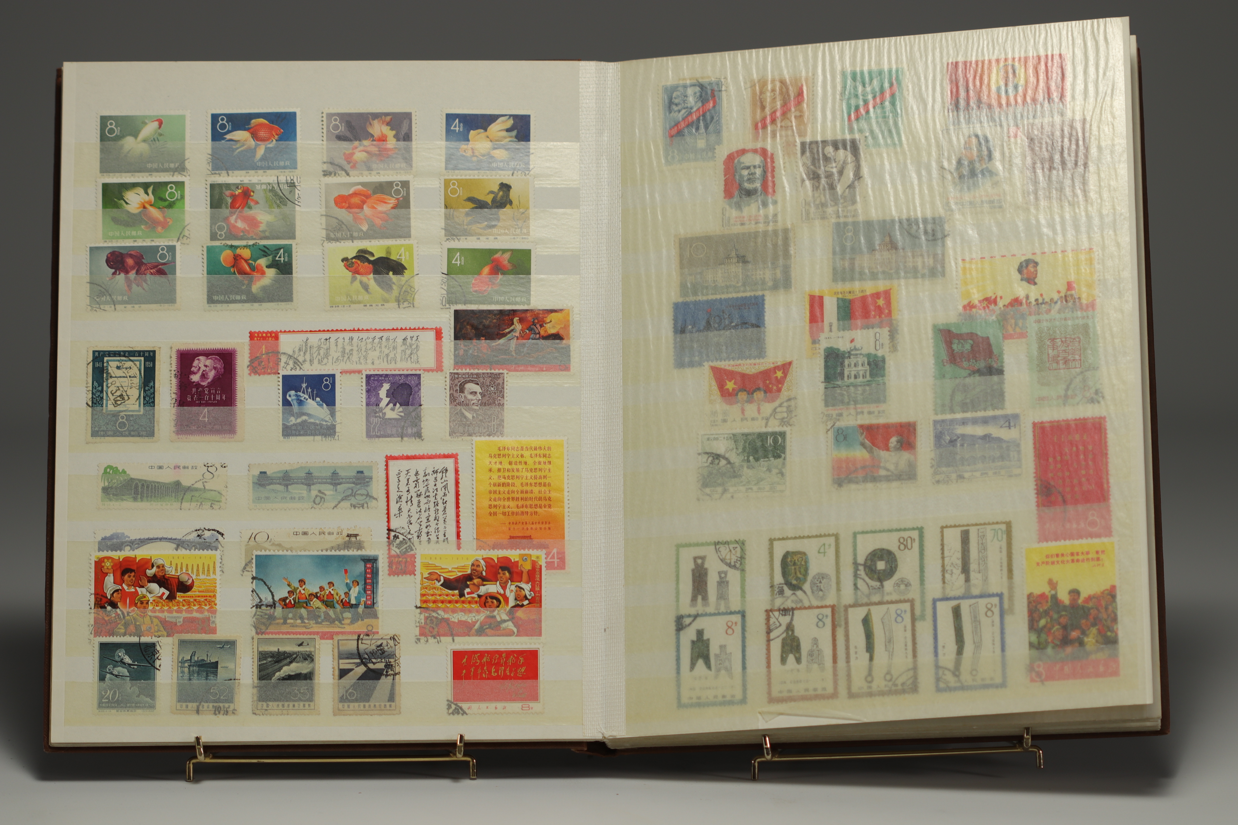 Set of 30 albums of world stamps, China, Japan, Middle East, Europe, etc. (Lot 2) - Image 17 of 22