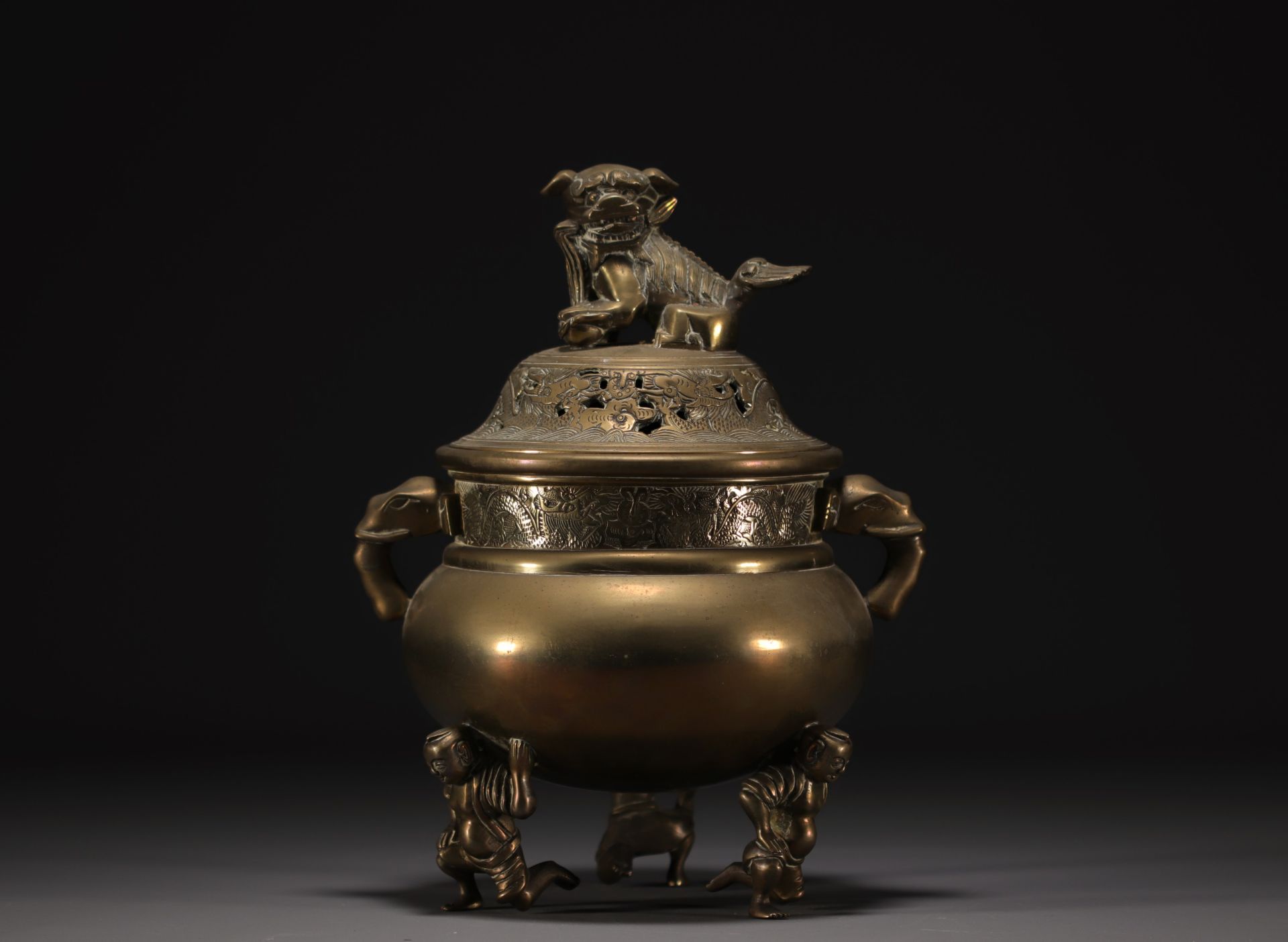China - Bronze perfume burner, lid surmounted by a Fo Dog.