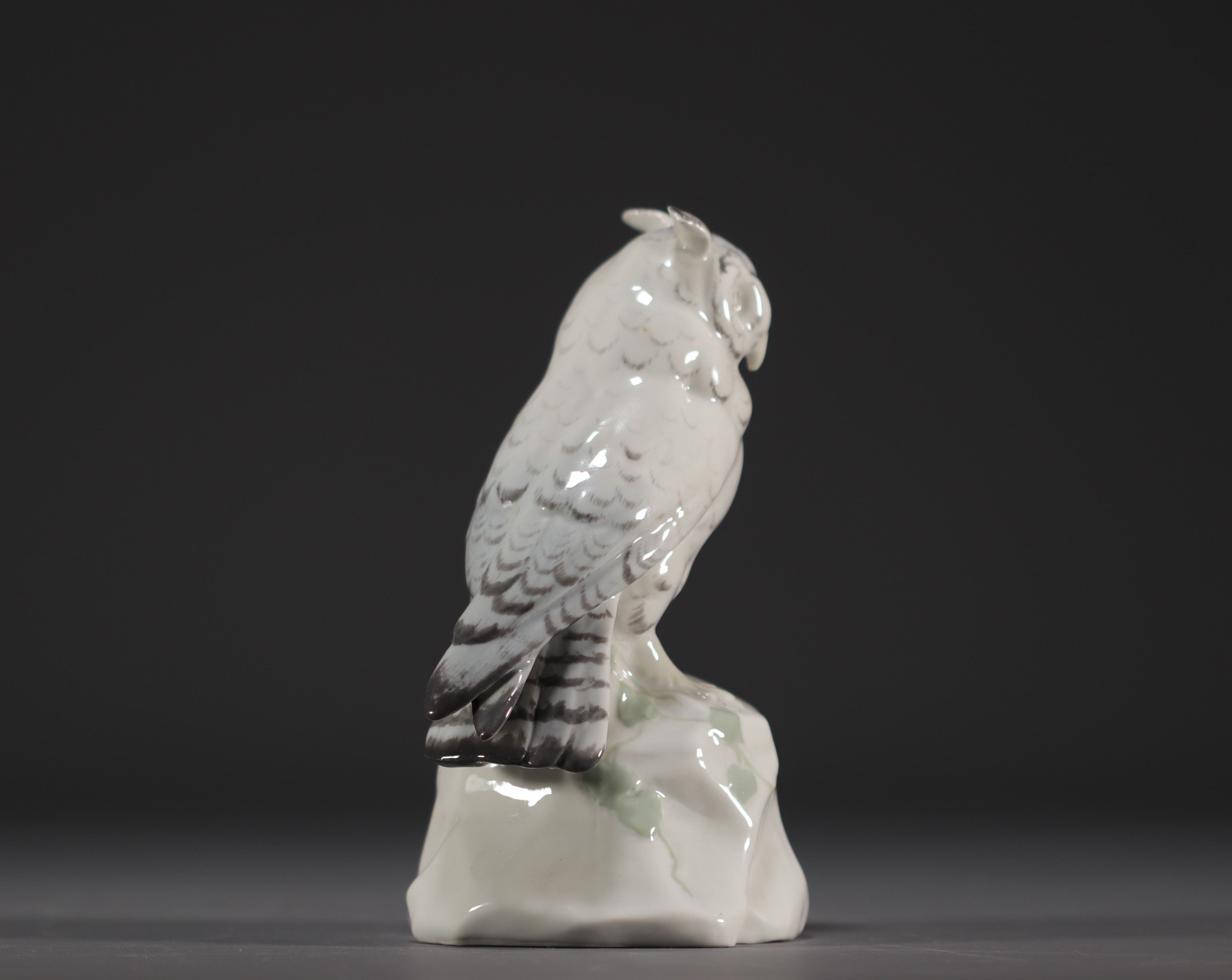 "Grand-duc a l'affut" (Great horned owl on the prowl) Porcelain statuette, debossed mark under the p - Image 3 of 4