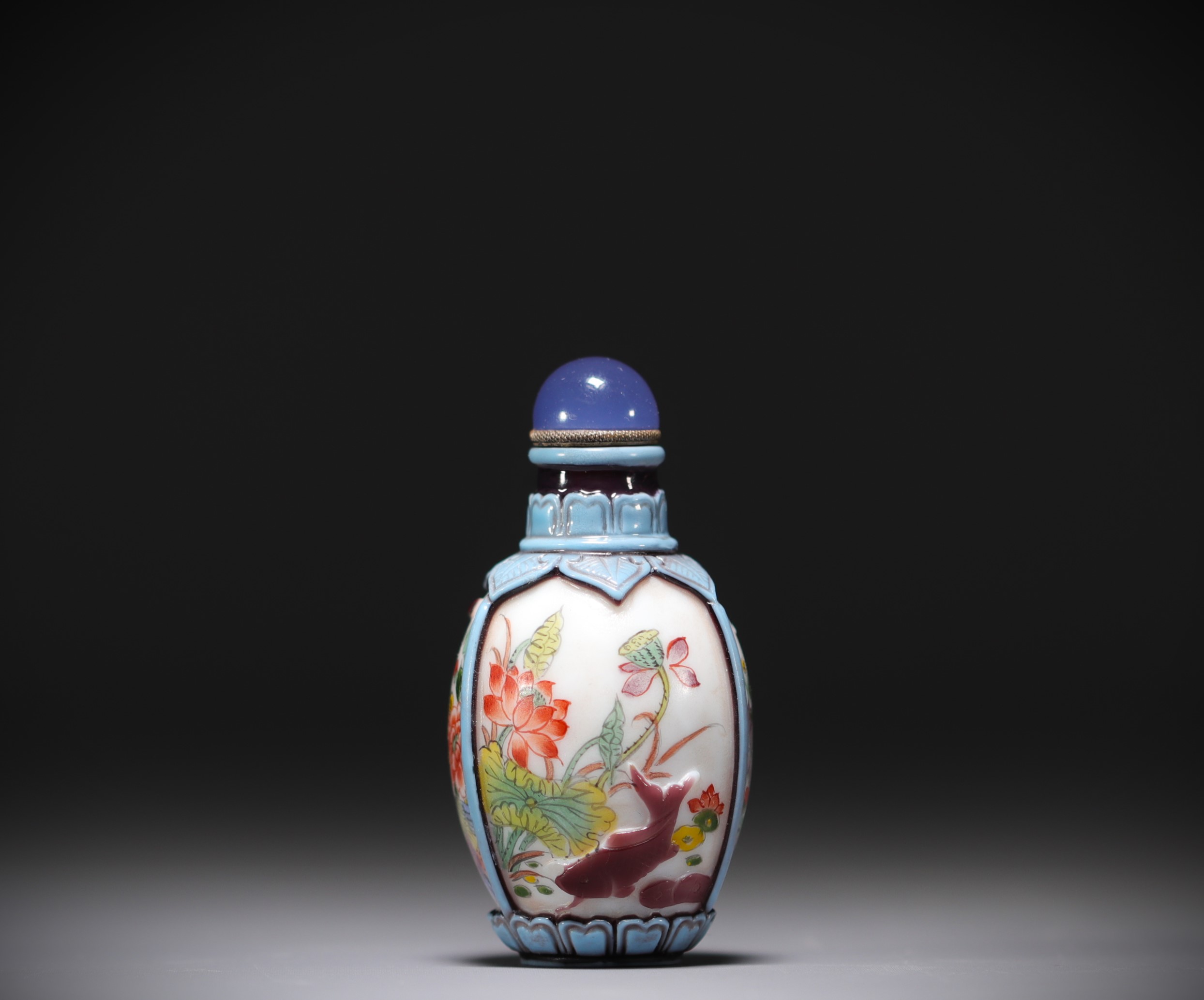 China - Snuffbox in multi-layered glass with painted and enamelled decoration - Qianlong - Image 3 of 4