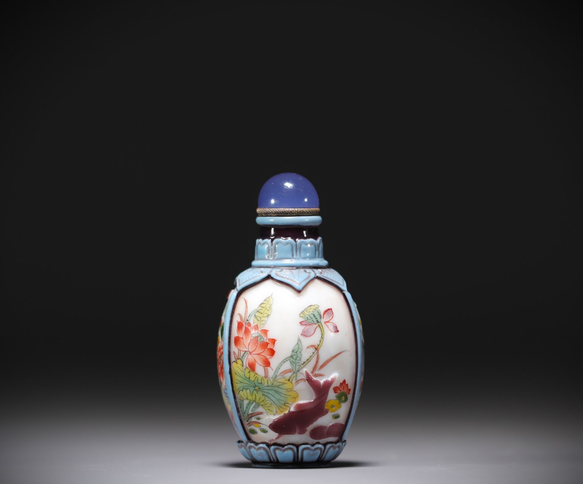 China - Snuffbox in multi-layered glass with painted and enamelled decoration - Qianlong - Bild 3 aus 4