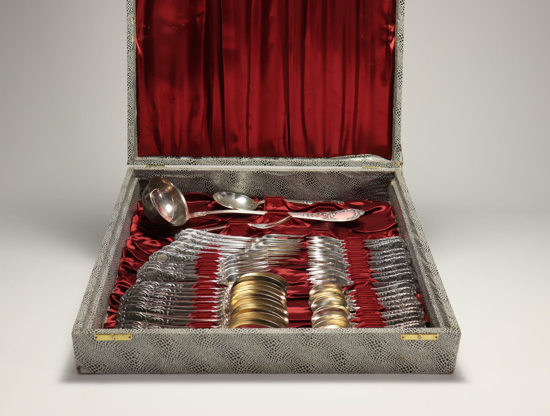 112-piece silver-plated household set. - Image 2 of 4