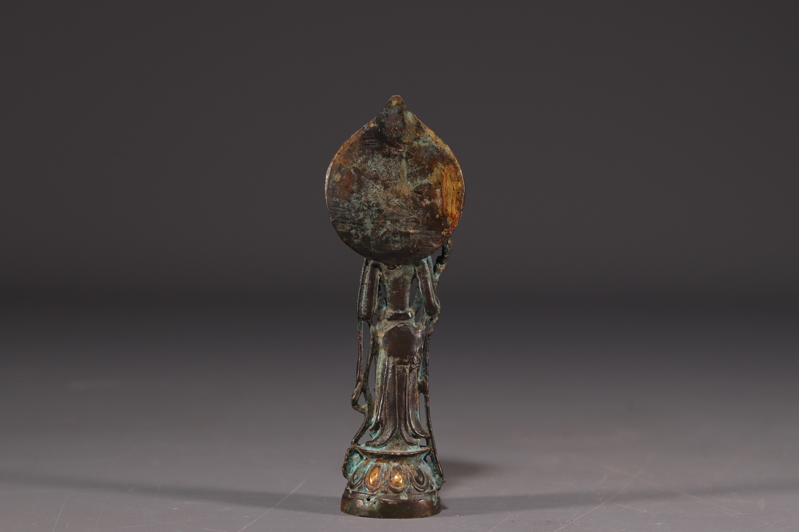 China - Bodhisattva, gilded bronze divinity. - Image 2 of 2