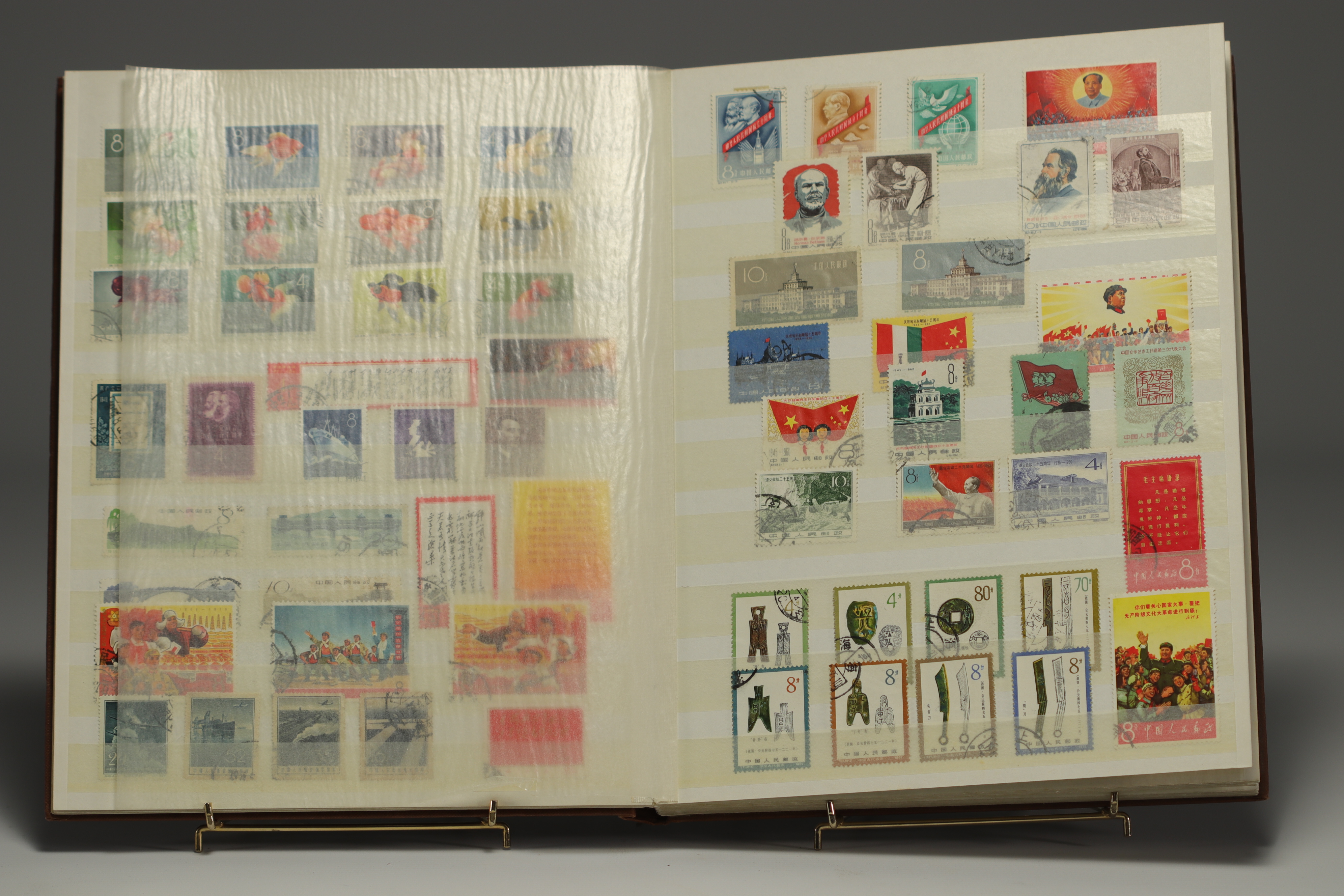 Set of 30 albums of world stamps, China, Japan, Middle East, Europe, etc. (Lot 2) - Image 16 of 22