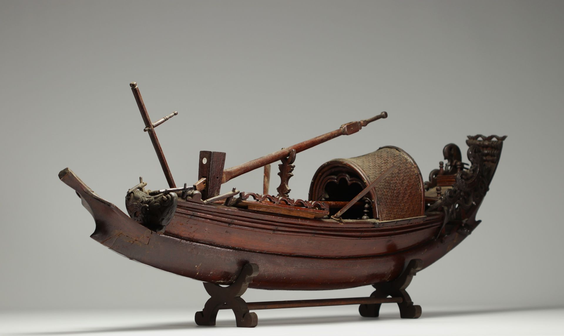 China - Carved wooden junk, 19th century. - Bild 3 aus 5