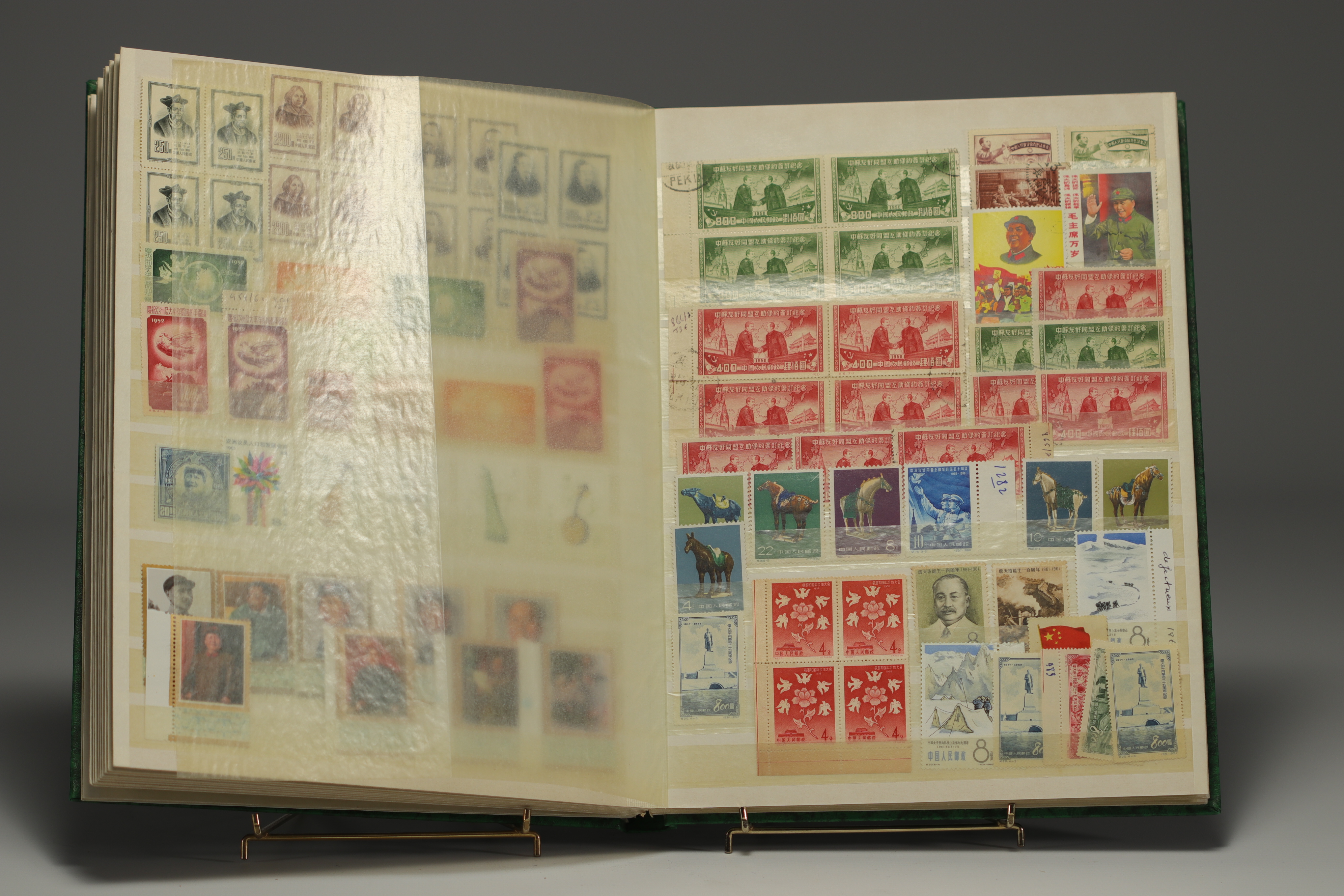 Set of 26 albums of world stamps, China, Japan, Middle East, Europe, etc. (Lot 3) - Image 11 of 17