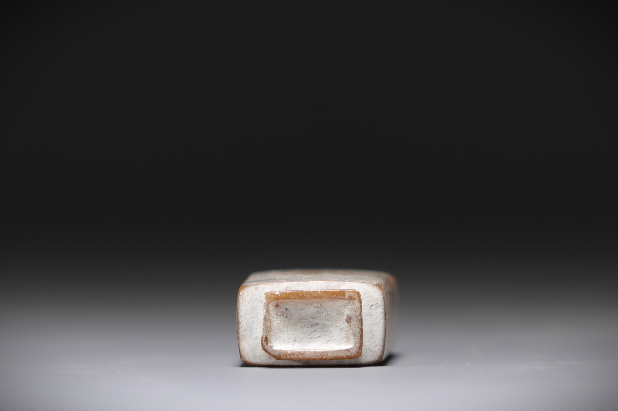 China - "Chicken bone" jade snuffbox - Image 4 of 4