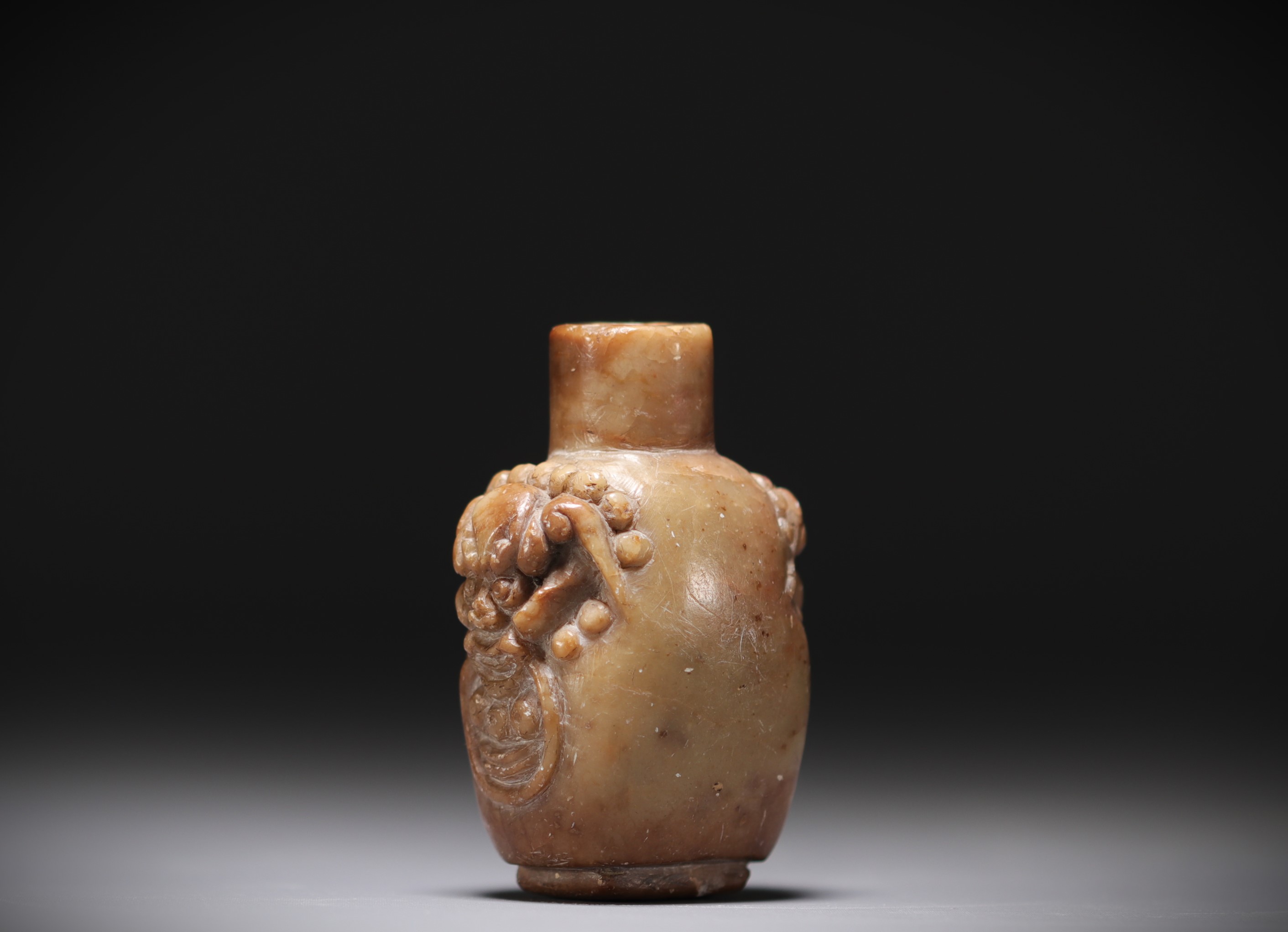 China - Soapstone snuffbox, Ming period - Image 2 of 4