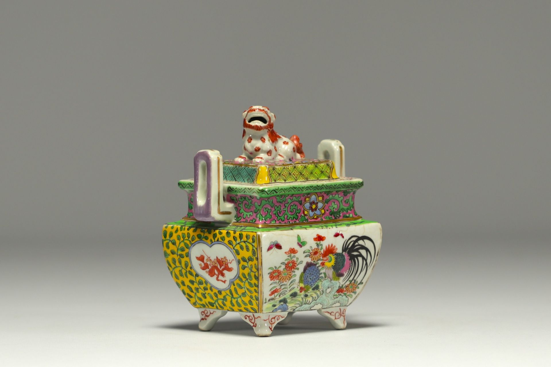China - Small polychrome porcelain perfume burner with floral decoration, rooster and Fo dog.