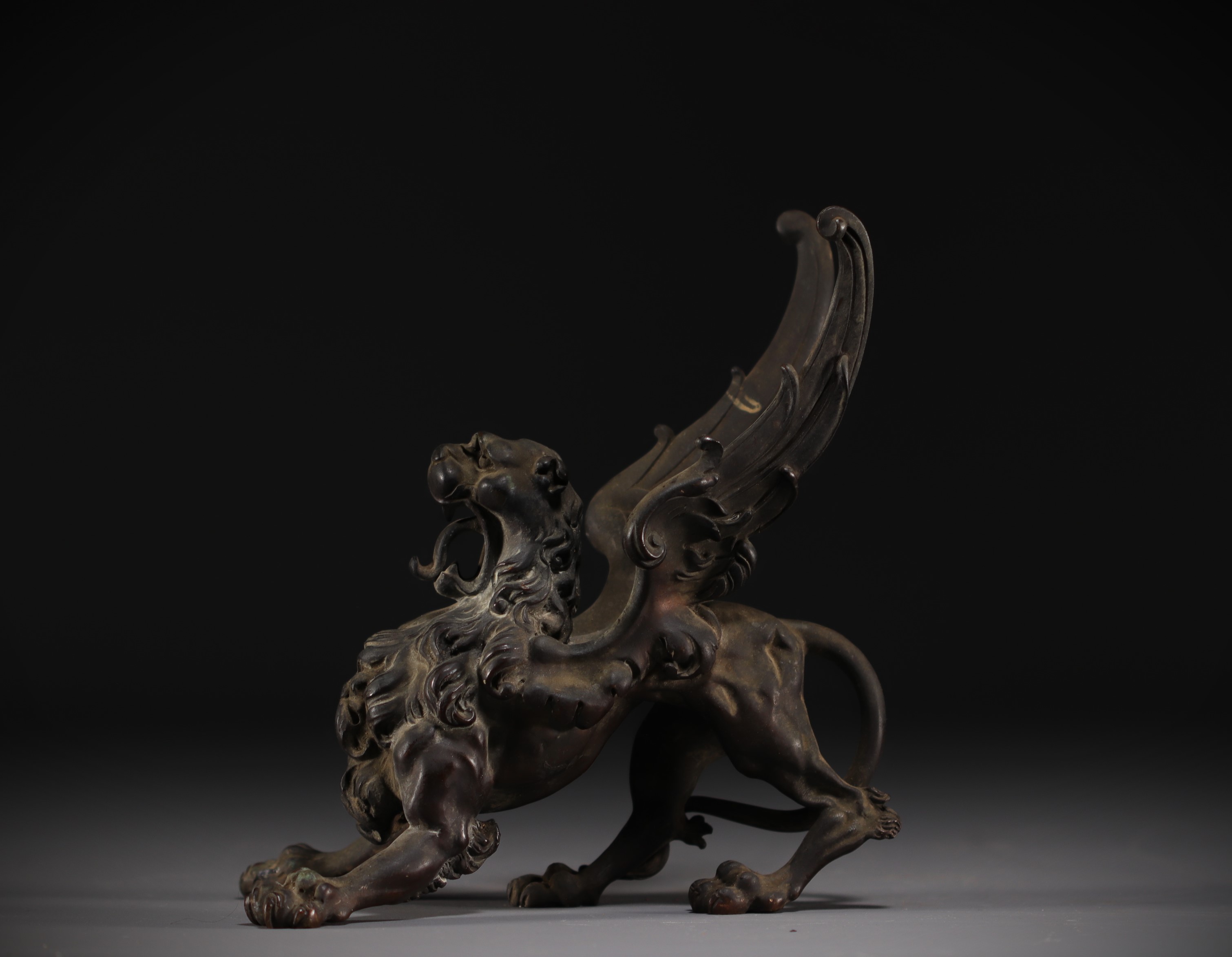 "Griffon" - Bronze sculpture with brown patina, 19th century. - Image 3 of 3