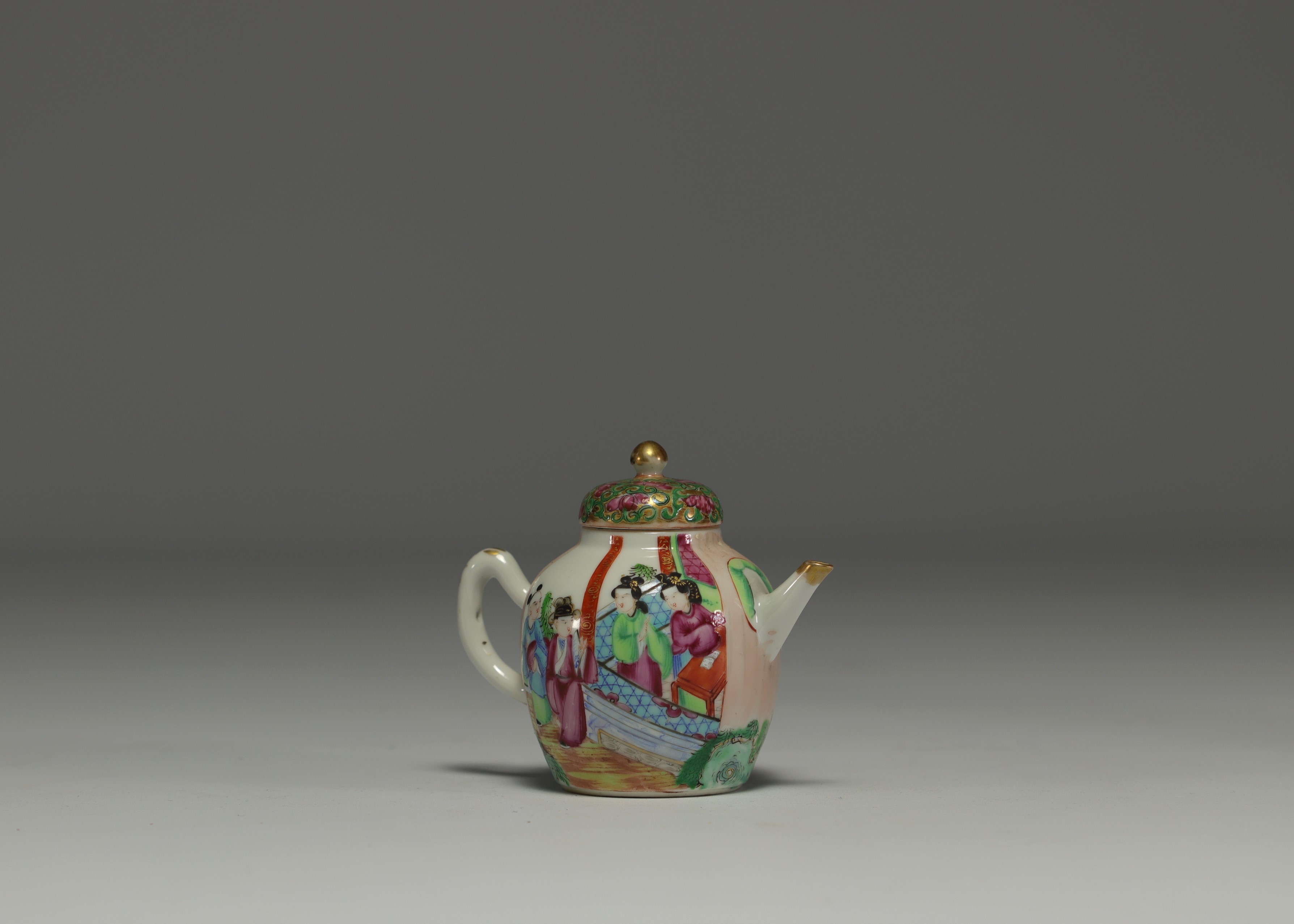 China - Set comprising an 18th century Compagnie des Indes porcelain tea caddy, a Canton porcelain t - Image 10 of 11