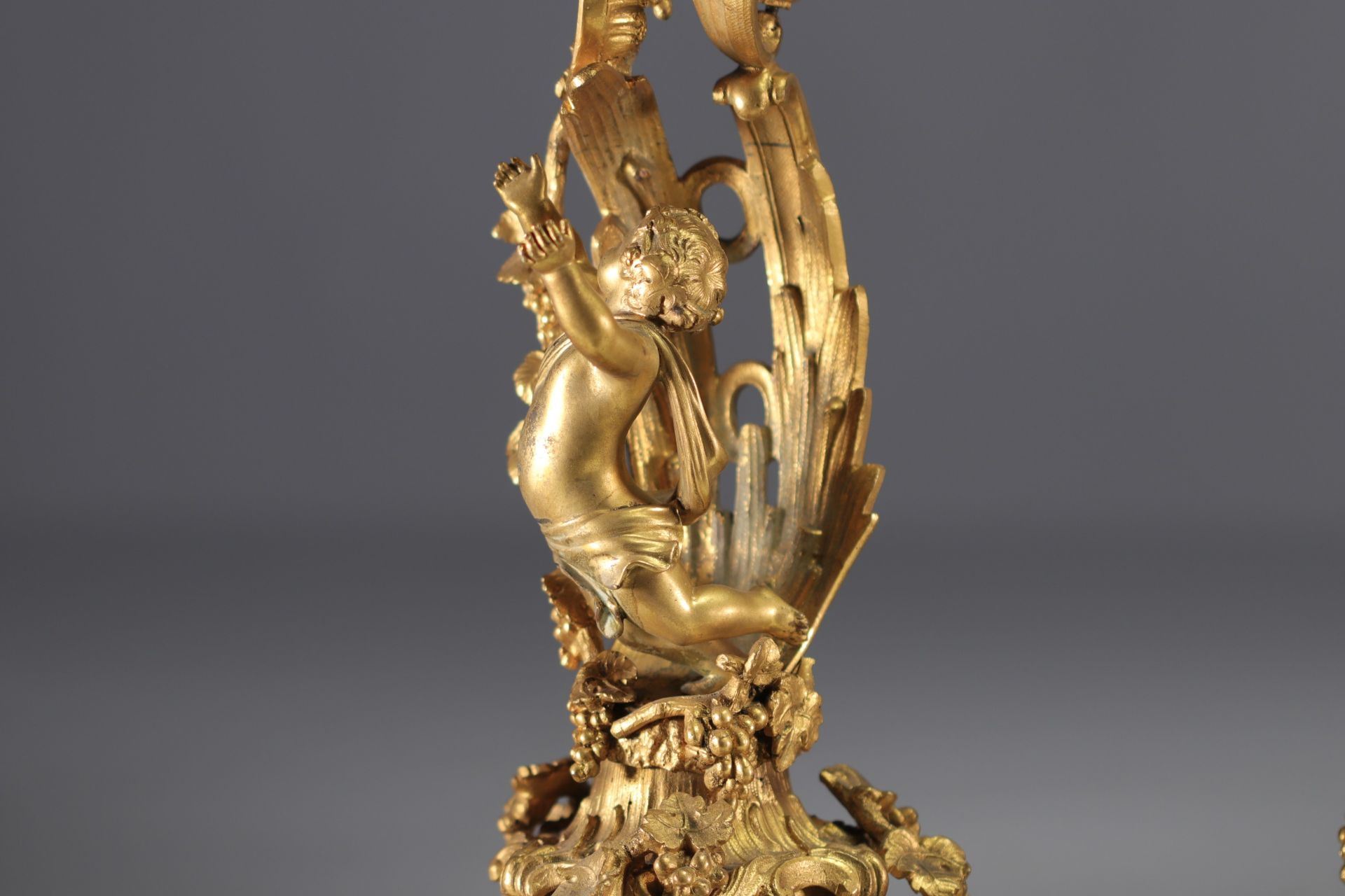 Louis XV style gilt bronze mantelpiece and candelabra, 19th century. - Bild 5 aus 6