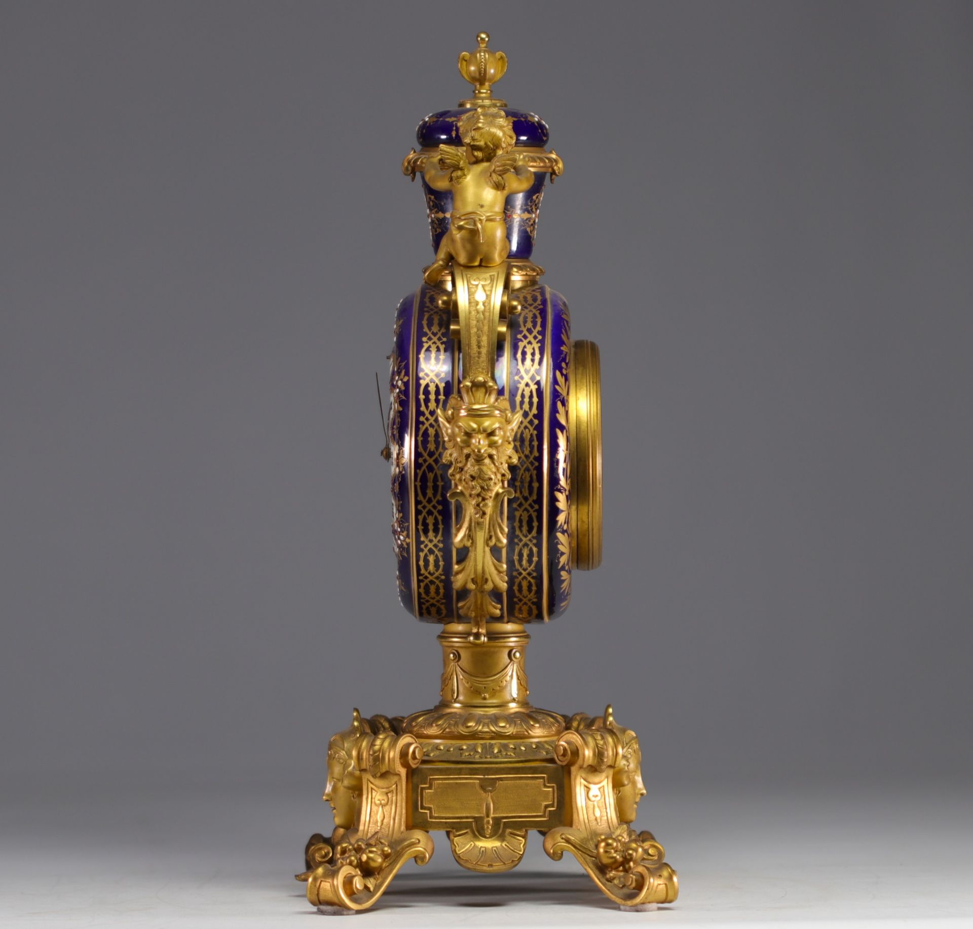 A rare Sevres porcelain and gilt bronze clock decorated with cherubs. - Image 5 of 8