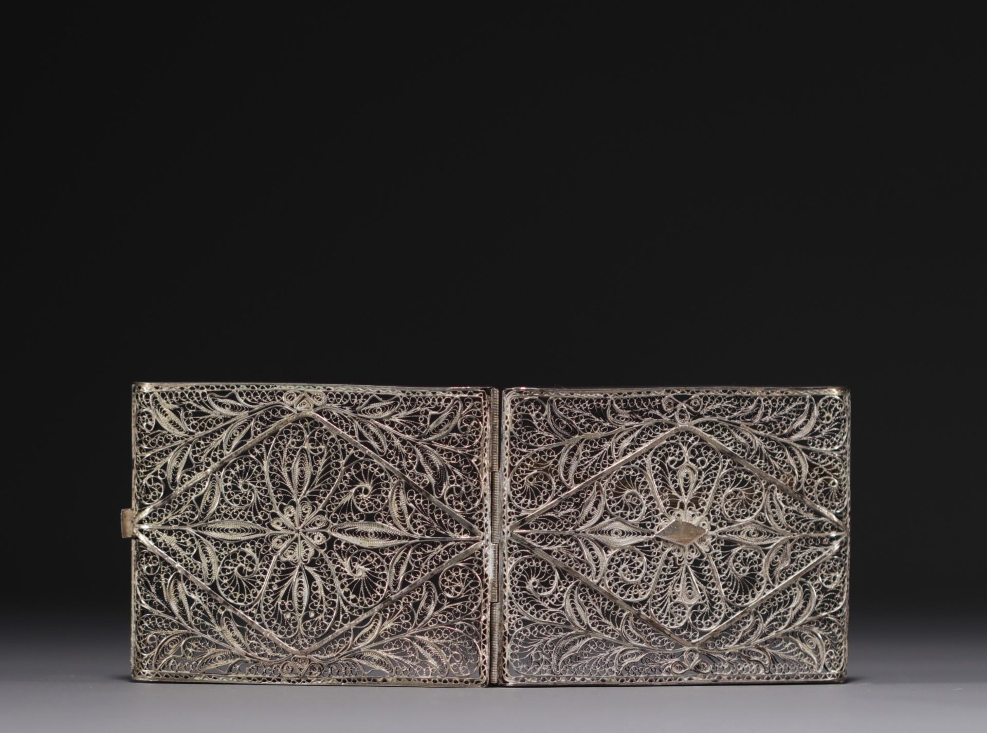 Ottoman Art - Filigree silver cigarette case, late 19th century. - Bild 2 aus 3