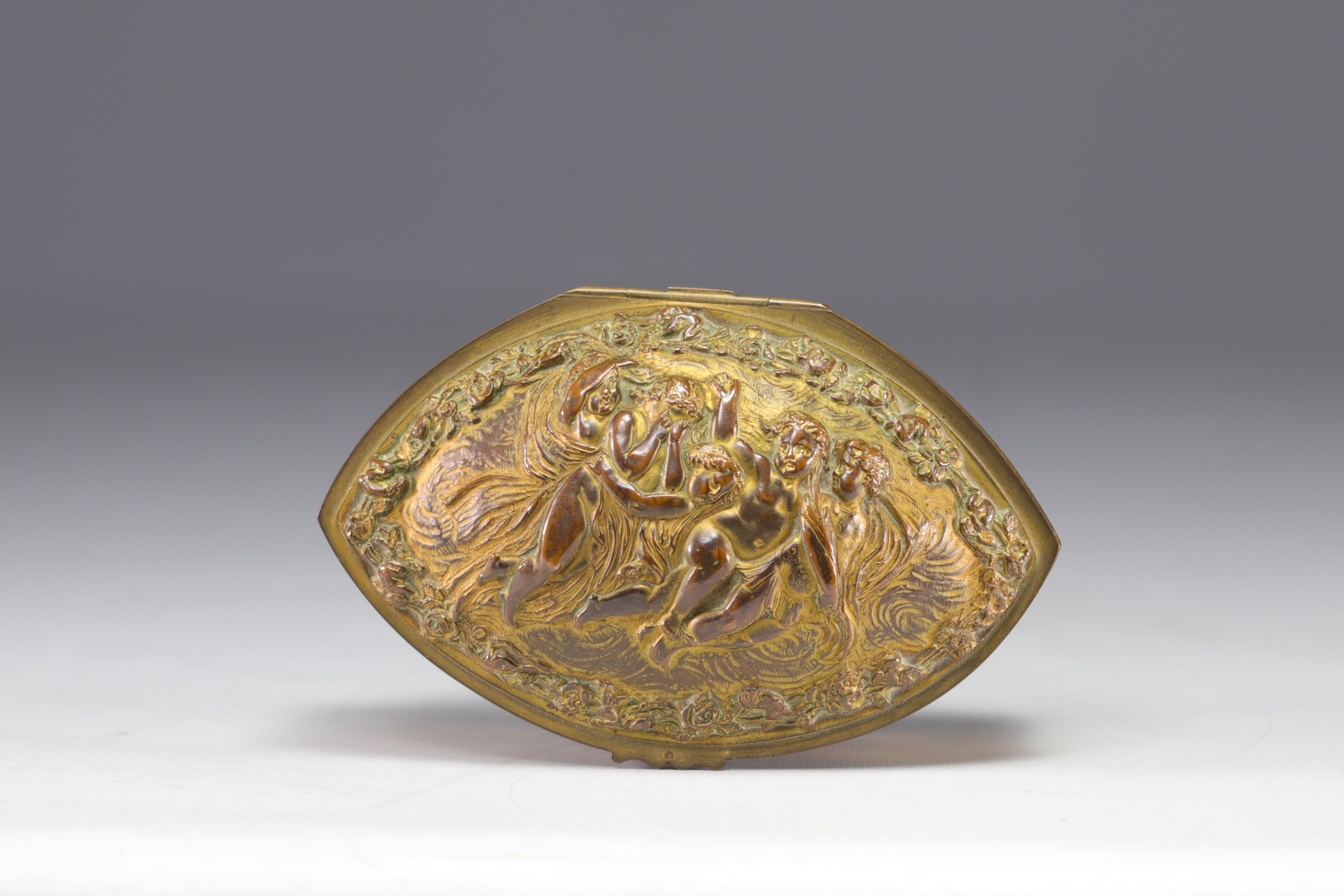 Napoleon III box in bronzed brass decorated with "Putti", 19th century. - Image 3 of 3