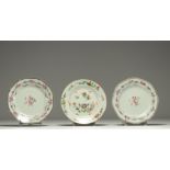 China - Set of three Famille Rose porcelain plates decorated with flowers.
