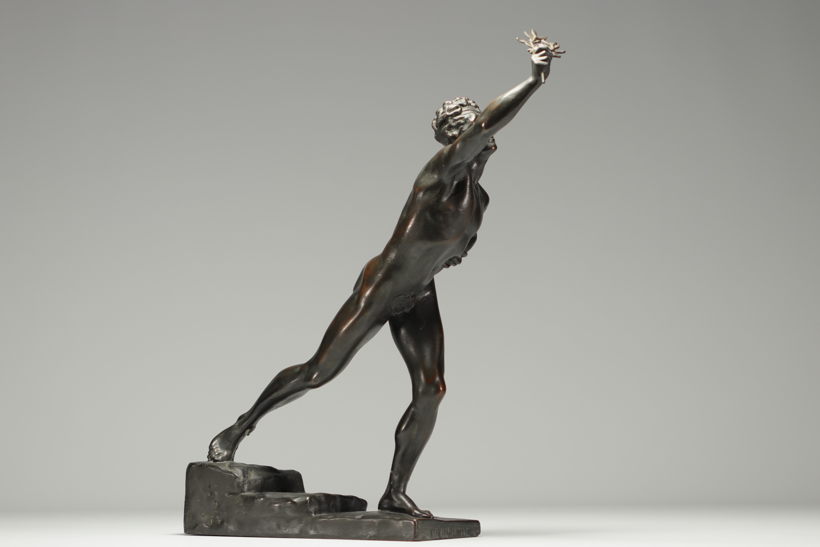 Max KRUSE (1854-1942) "NENIKHKAMEN (We have won)". Sculpture in electroplating. - Image 3 of 3