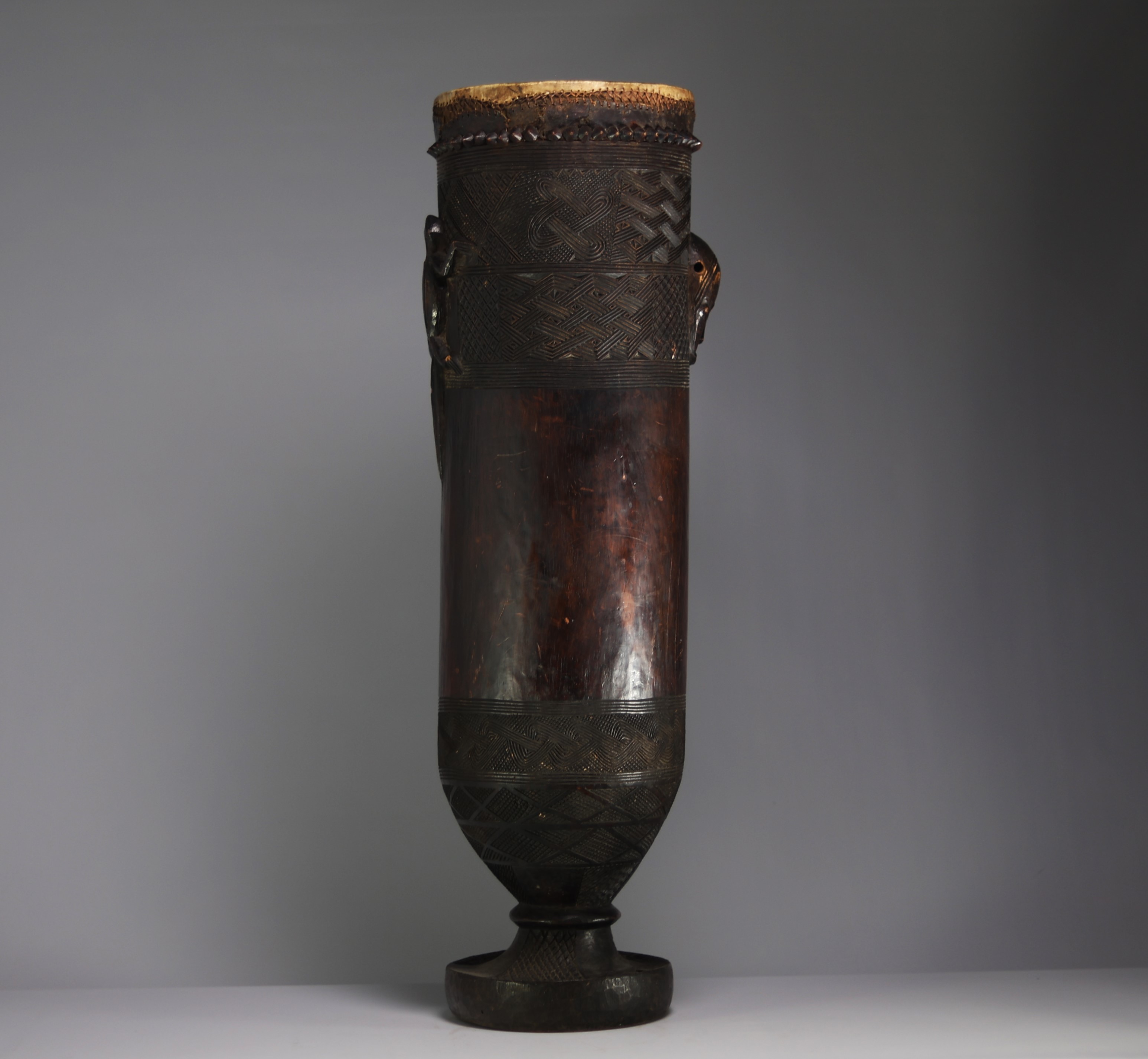 Africa DRC - Ceremonial Kuba drum in carved wood and skin. - Image 3 of 7