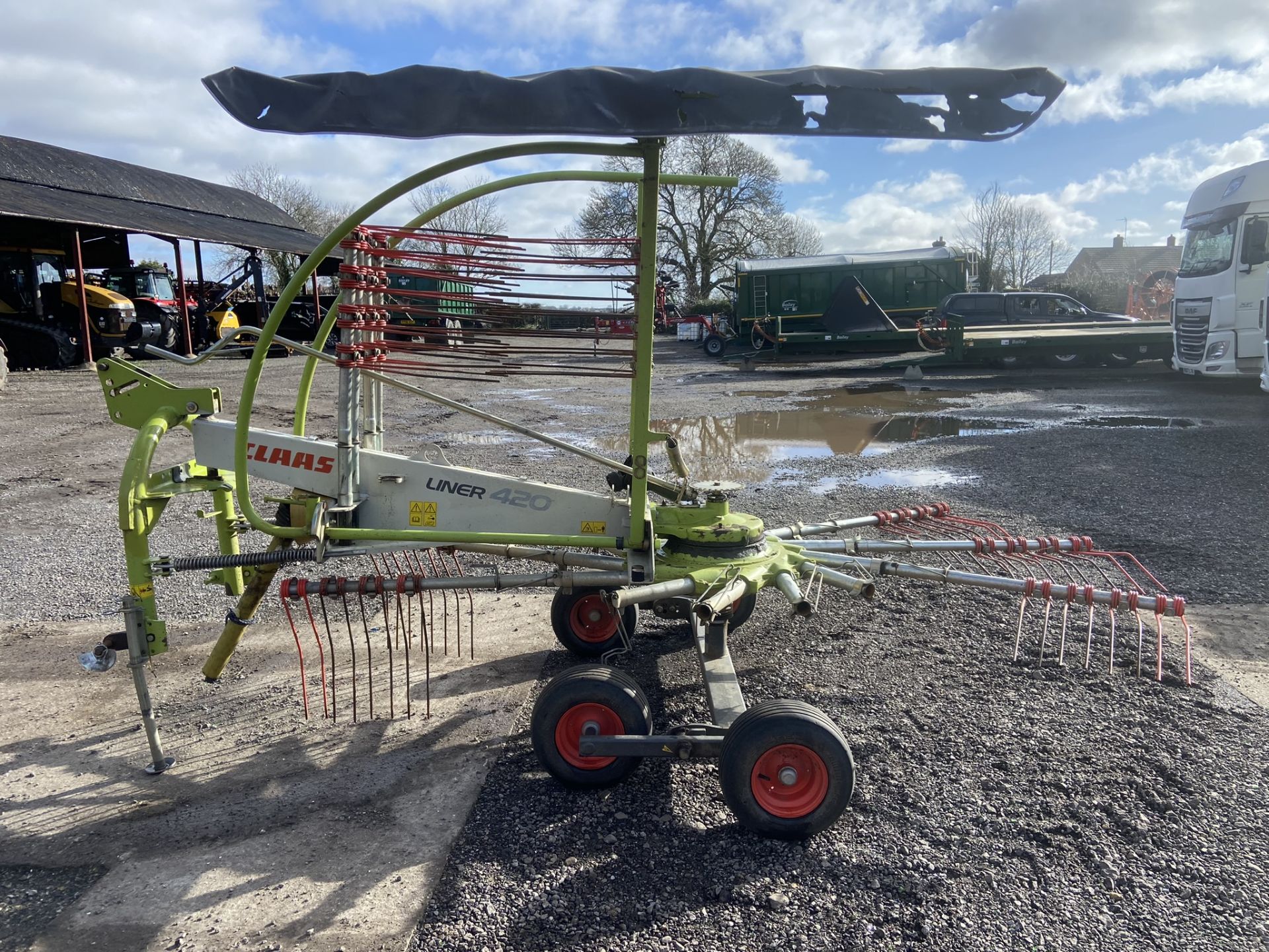 2013 Claas Liner 420 Type G11 Single Rotor Rake, S/No. G1102521, Mass Weight 650kg, 12 Tine Arms,