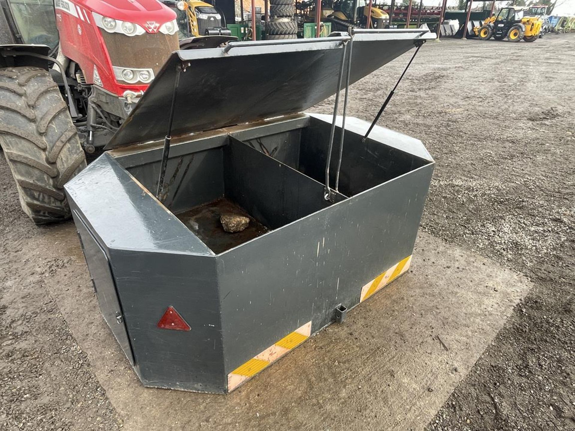 Front Tractor Weight Box, Split Lid, Side Lockers, Capacity for 32 x 20kg bags, Dimensions 2200mm - Image 3 of 5