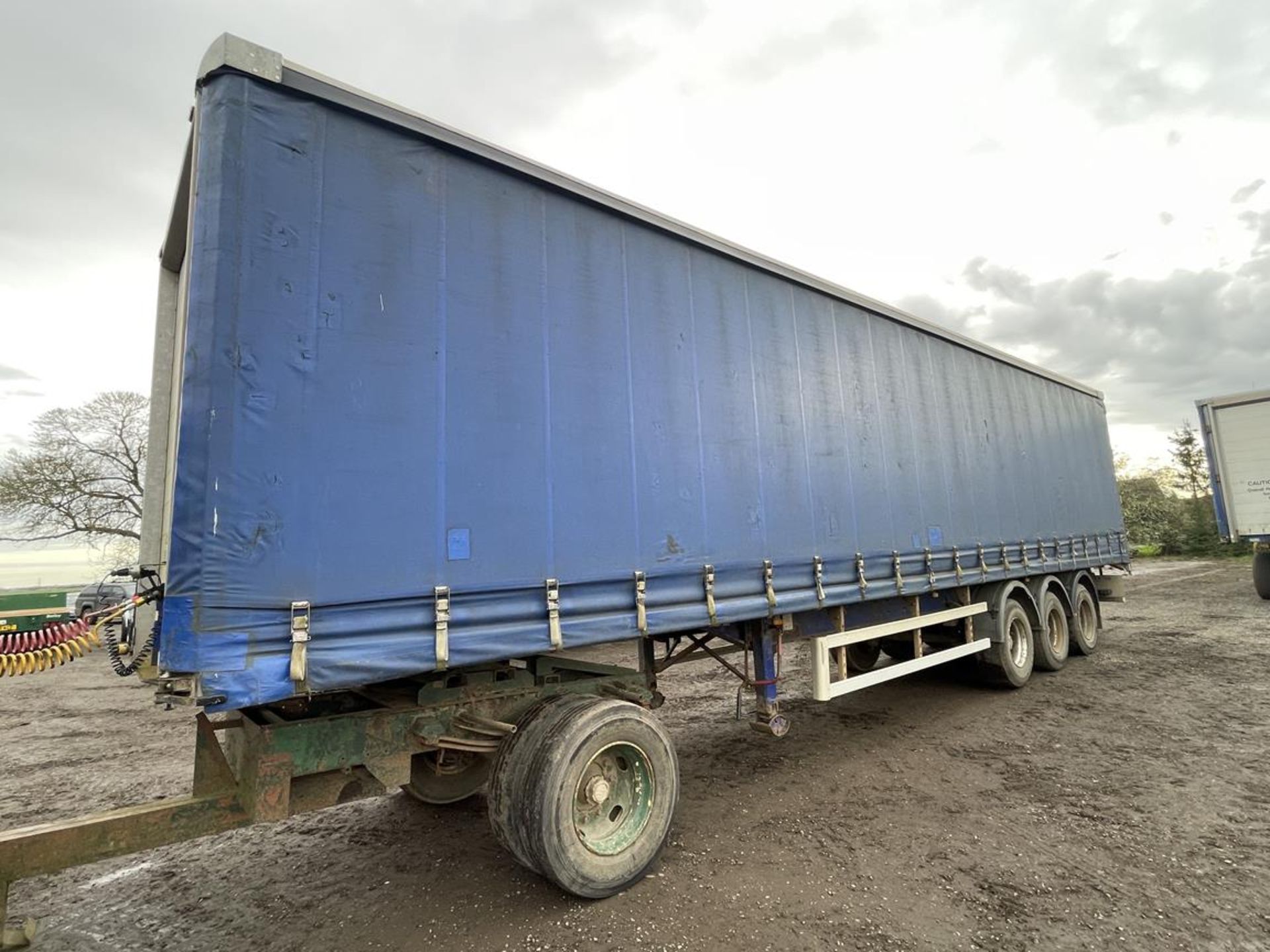 2006 Montracon EB+ ADR 25/2M Triple Axle Curtainside Trailer, VIN: 24688 with Rear Barn Doors. - Image 2 of 12