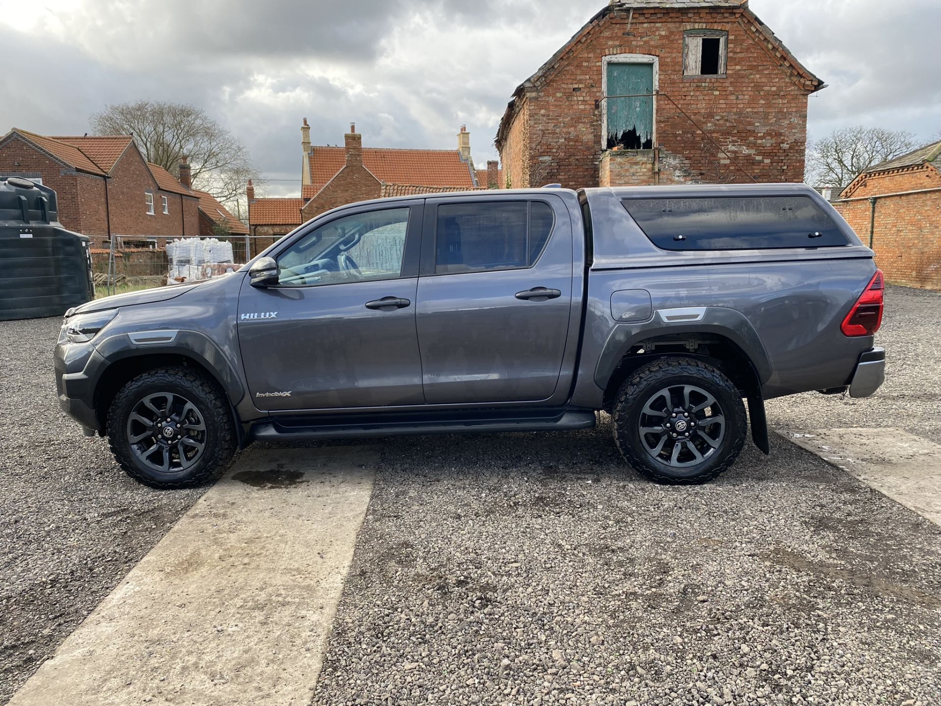 2023 Toyota Hilux Invincible X 2.8 D-D4 Double Cab Auto 4WD Euro 6 Pick Up Truck (FG23 ZNU), - Image 3 of 11