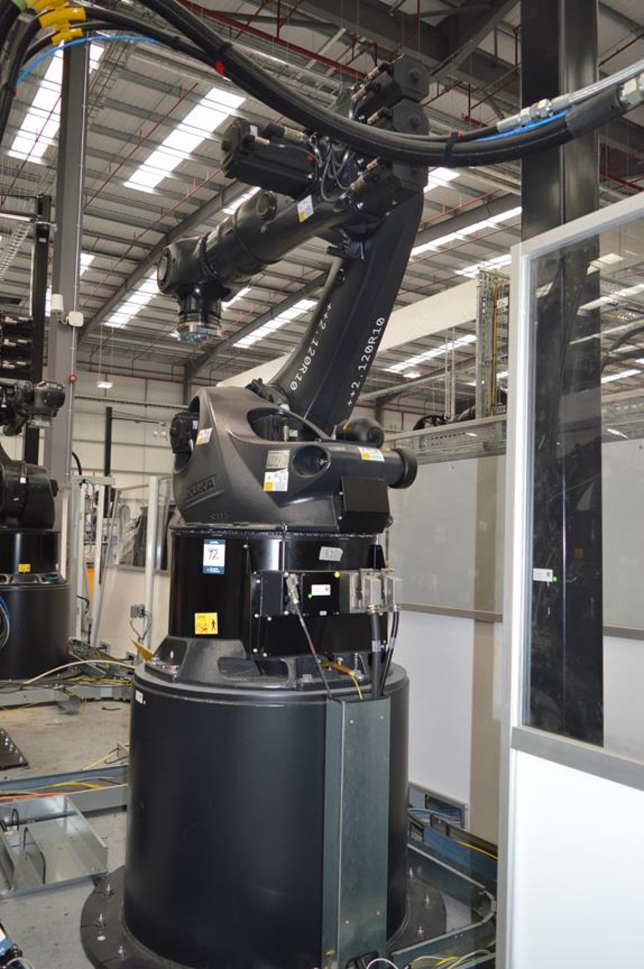 Kuka, KR280 R3080 six axis robot on extended pedestal, Serial No. 4380884 (DOM: 2021) with KR C4 - Image 3 of 5