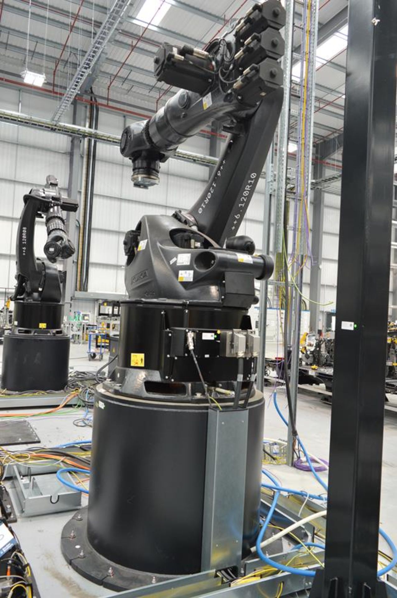 Kuka, KR280/R3080 FLR six axis robot on extended pedestal, Serial No. 4380878 (DOM: 2021) with KR C4
