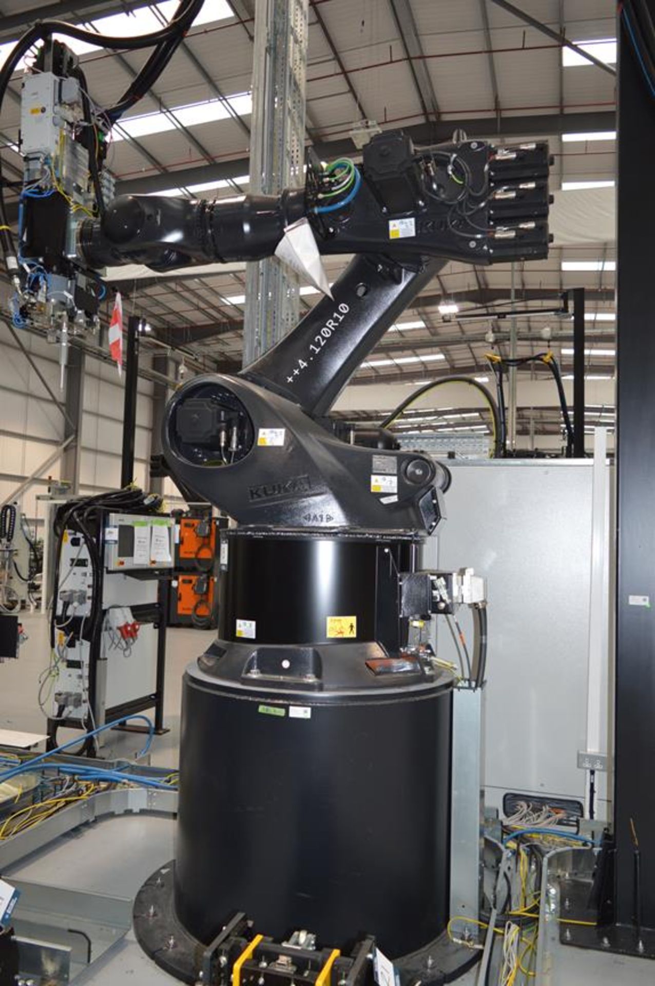 Kuka, KR280 /R3080 six axis robot on extended pedestal with KR C4 controller and pendant, Serial No.