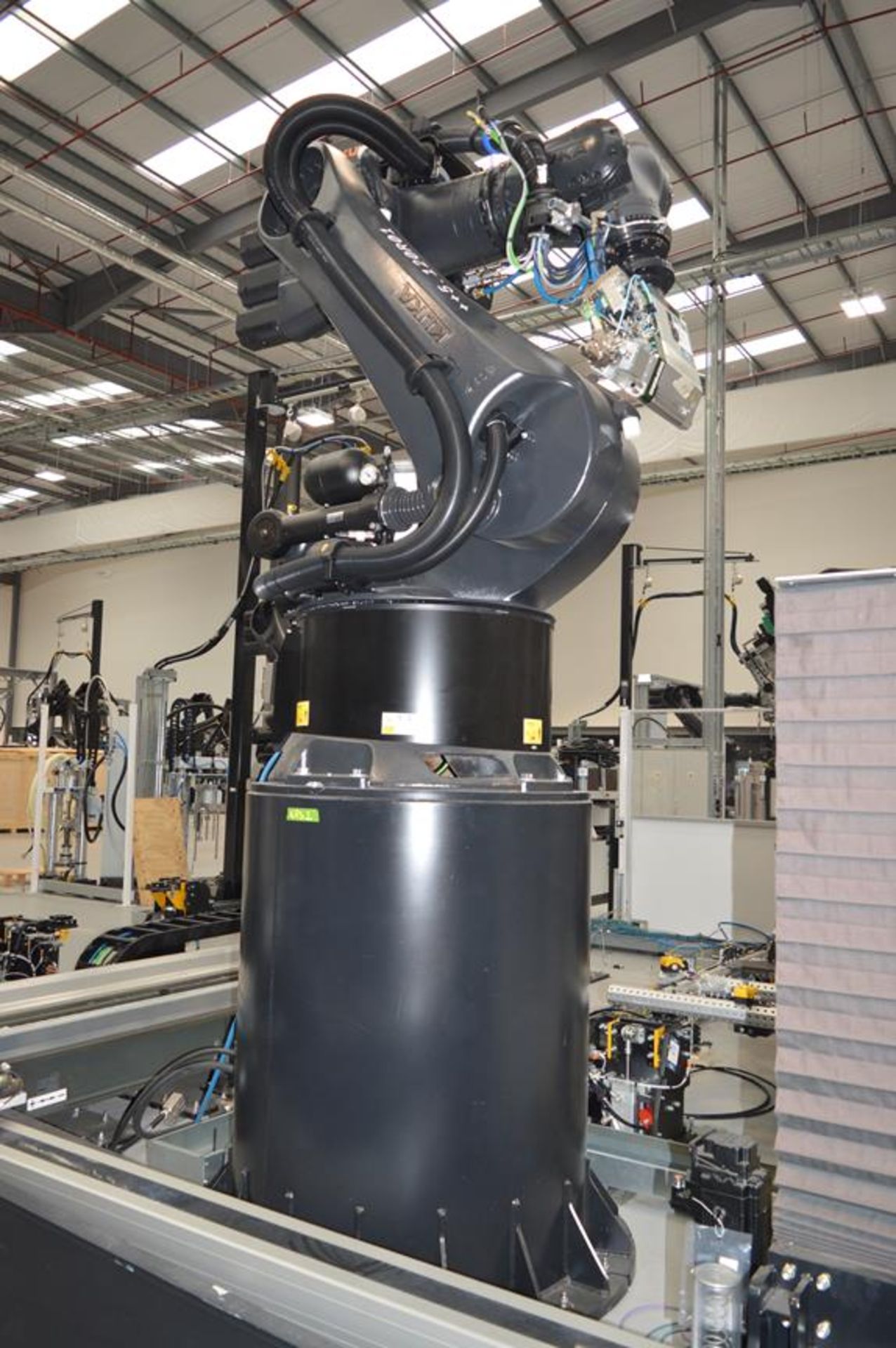 Kuka, KR360/R2830 six axis robot on extended pedestal, Serial No. 4380717 (DOM: 2021) with KR C4 - Image 2 of 5