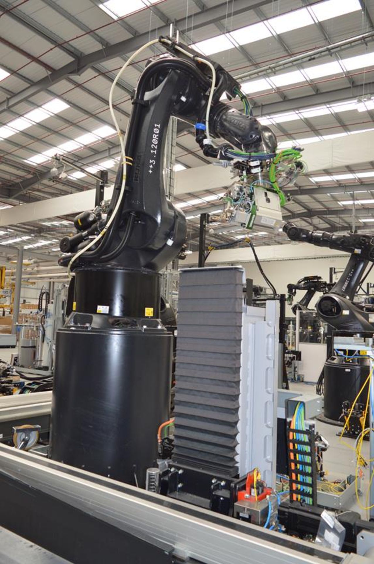 Kuka, KR360/R2800 six axis robot on extended pedestal, Serial No. 4380813 (DOM: 2021) with KR C4 - Image 2 of 5