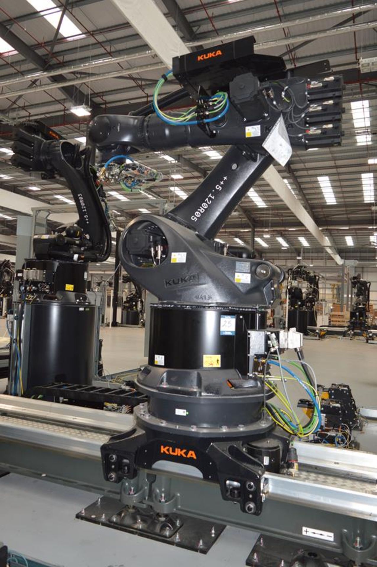 Kuka, KR280/R3080 FLR six axis robot on extended pedestal, Serial No. 4380797 (DOM: 2021) and KR - Image 5 of 7