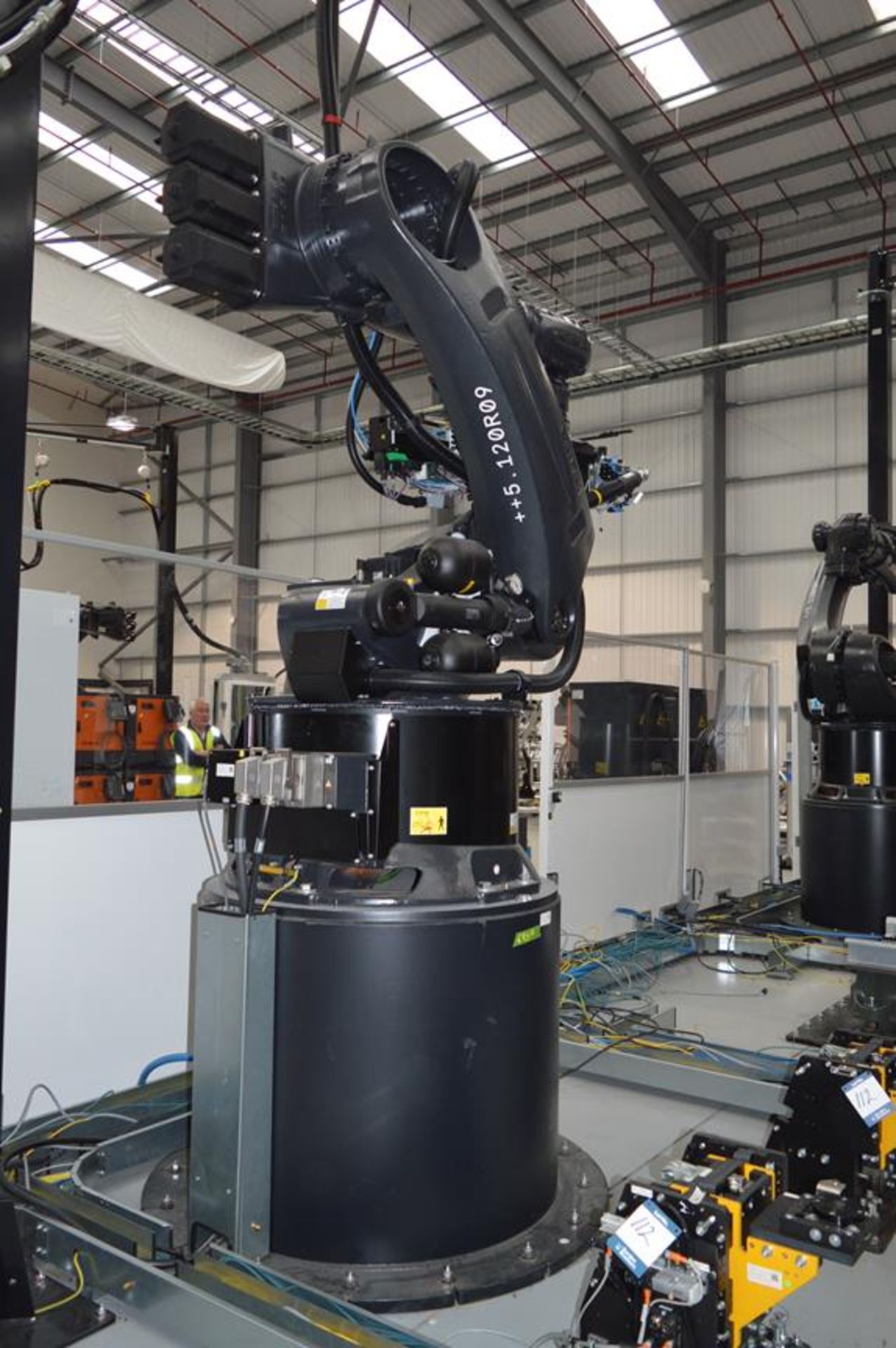 Kuka, KR280/R3080 FLR six axis robot on extended pedestal, Serial No. 4380882 (DOM: 2021) and KR