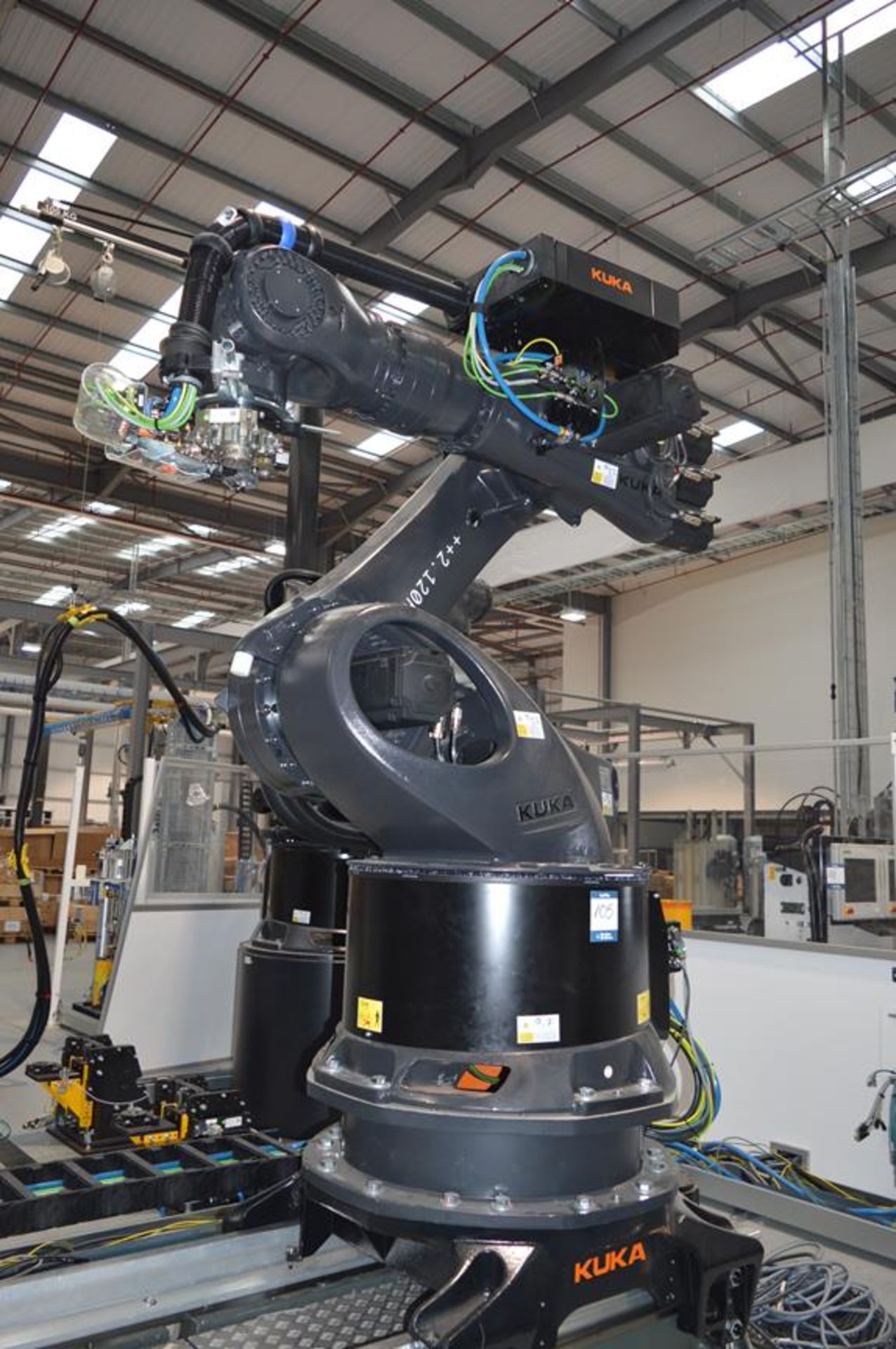 Kuka, KR280 R3080 FLR six axis robot on extended pedestal, Serial No. 4380728 (DOM: 2021) - Image 2 of 7