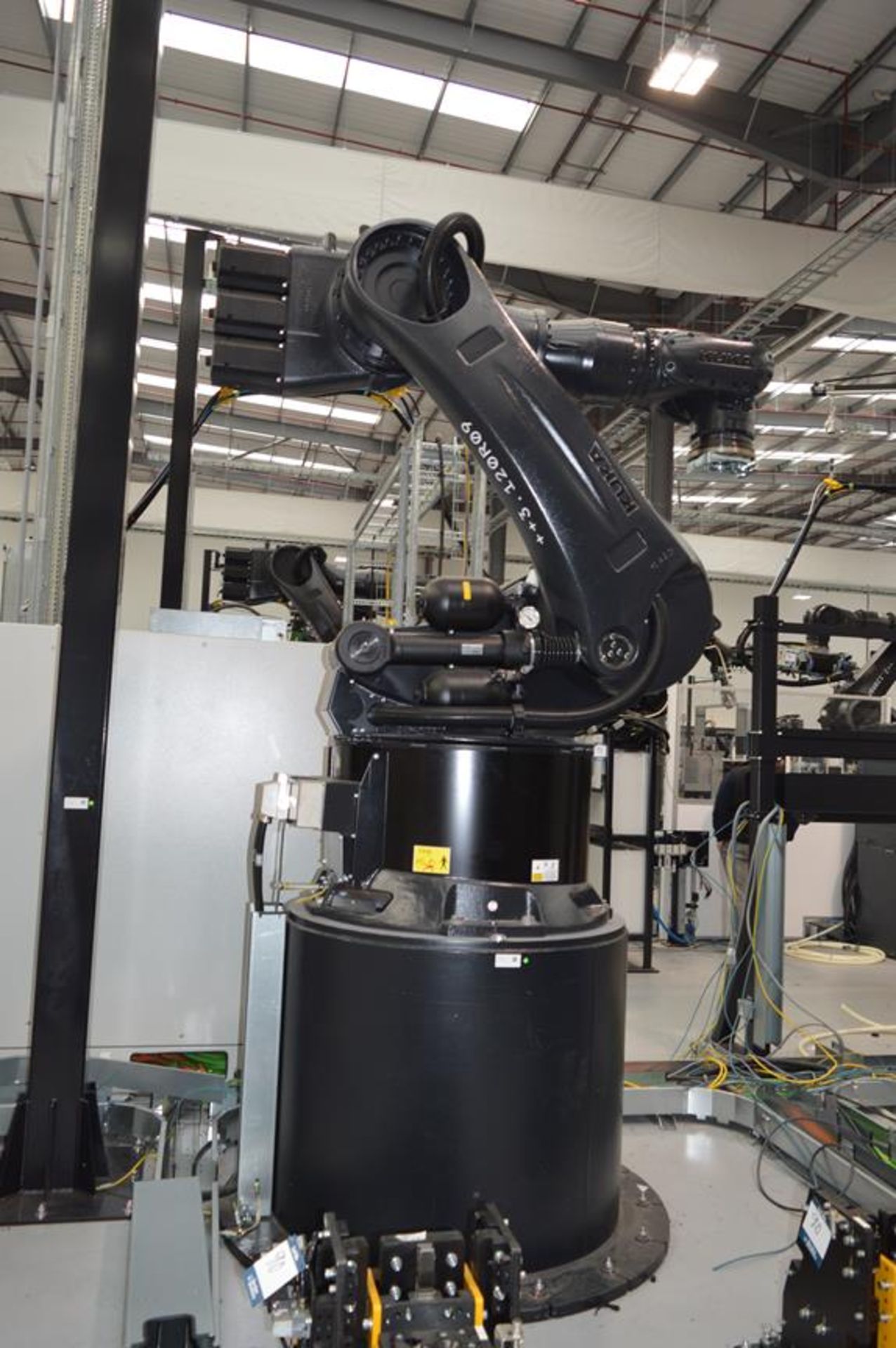 Kuka, KR280/R3080 six axis robot on extended pedestal, Serial No. 4380888 (DOM: 2021) with KR C4 - Image 2 of 6