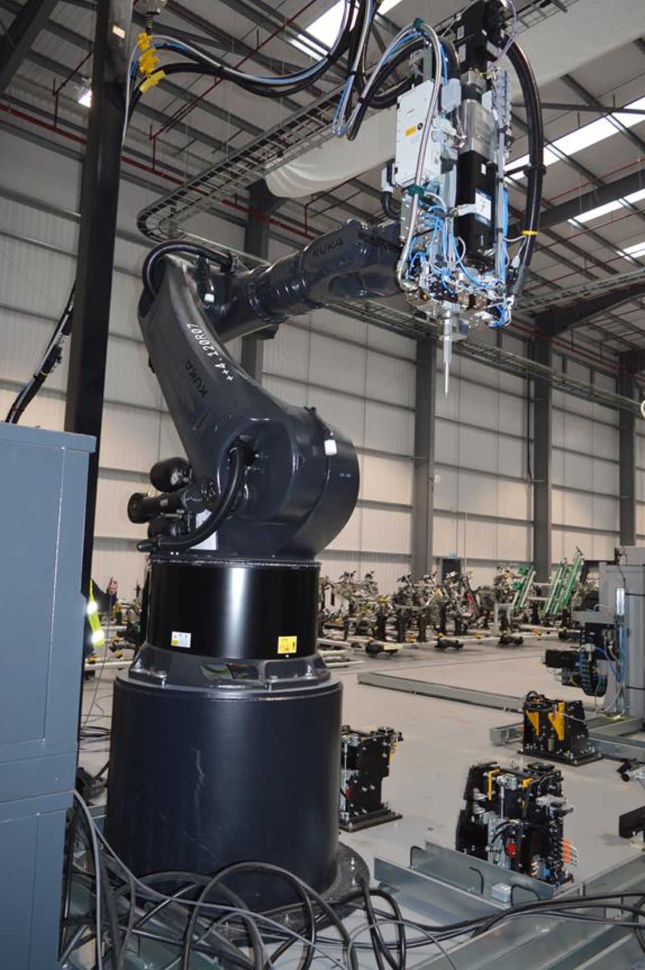 Kuka, KR280/3080 six axis robot on extended pedestal, Serial No. 4380883 (DOM: 2021) with KR C4 - Image 2 of 5