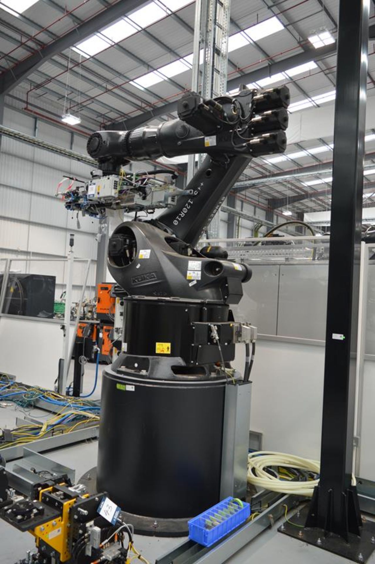 Kuka, KR280/R3080 FLR six axis robot on extended pedestal, Serial No. 4380880 (DOM: 2021) with KR C4