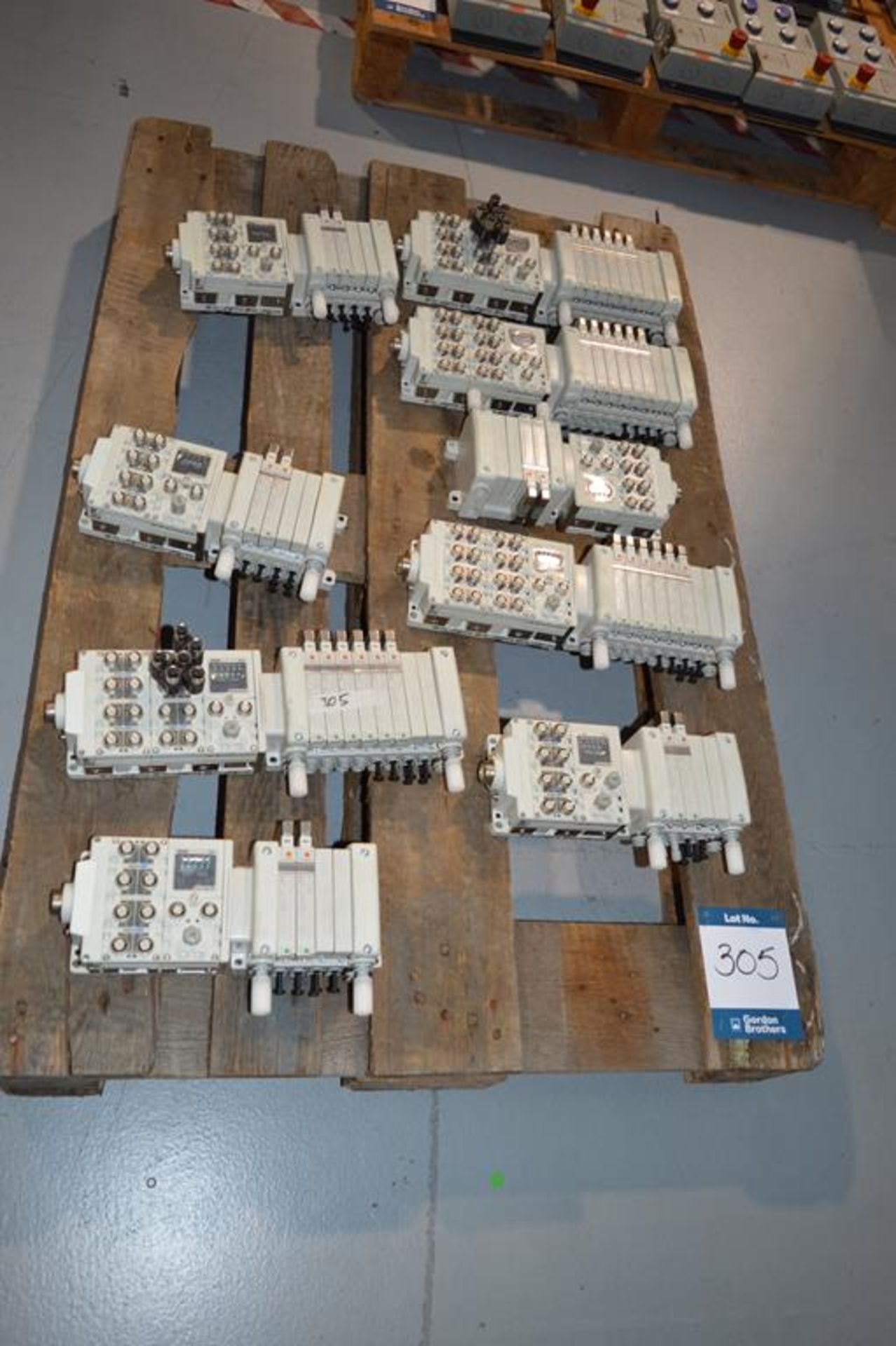 9x (no.) EX600 ethernet box/switches