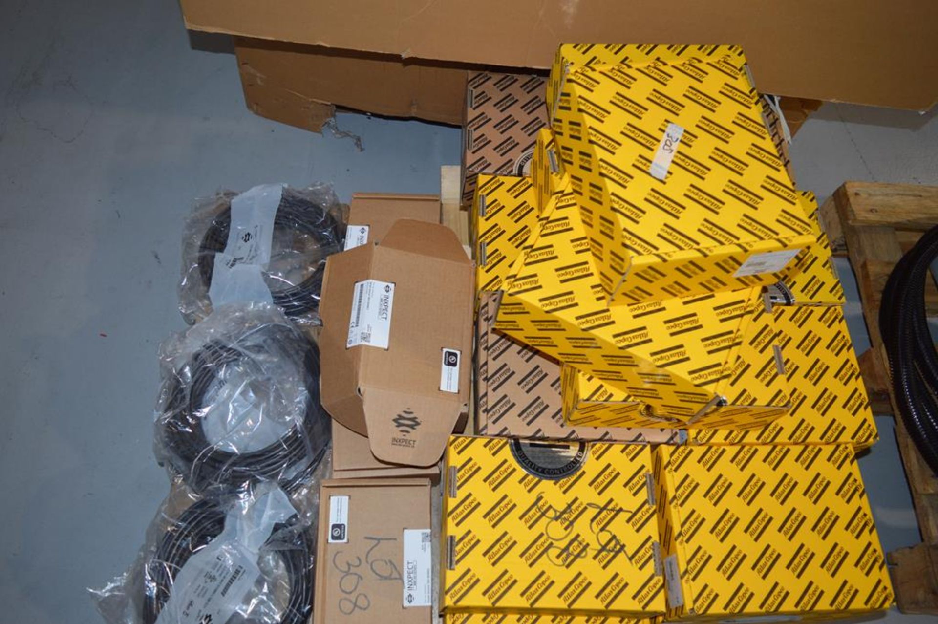Pallet of Atlas Copco, handle Selector 6 (part boxed) and smart sensor 200 Series (boxed) plus - Image 2 of 3